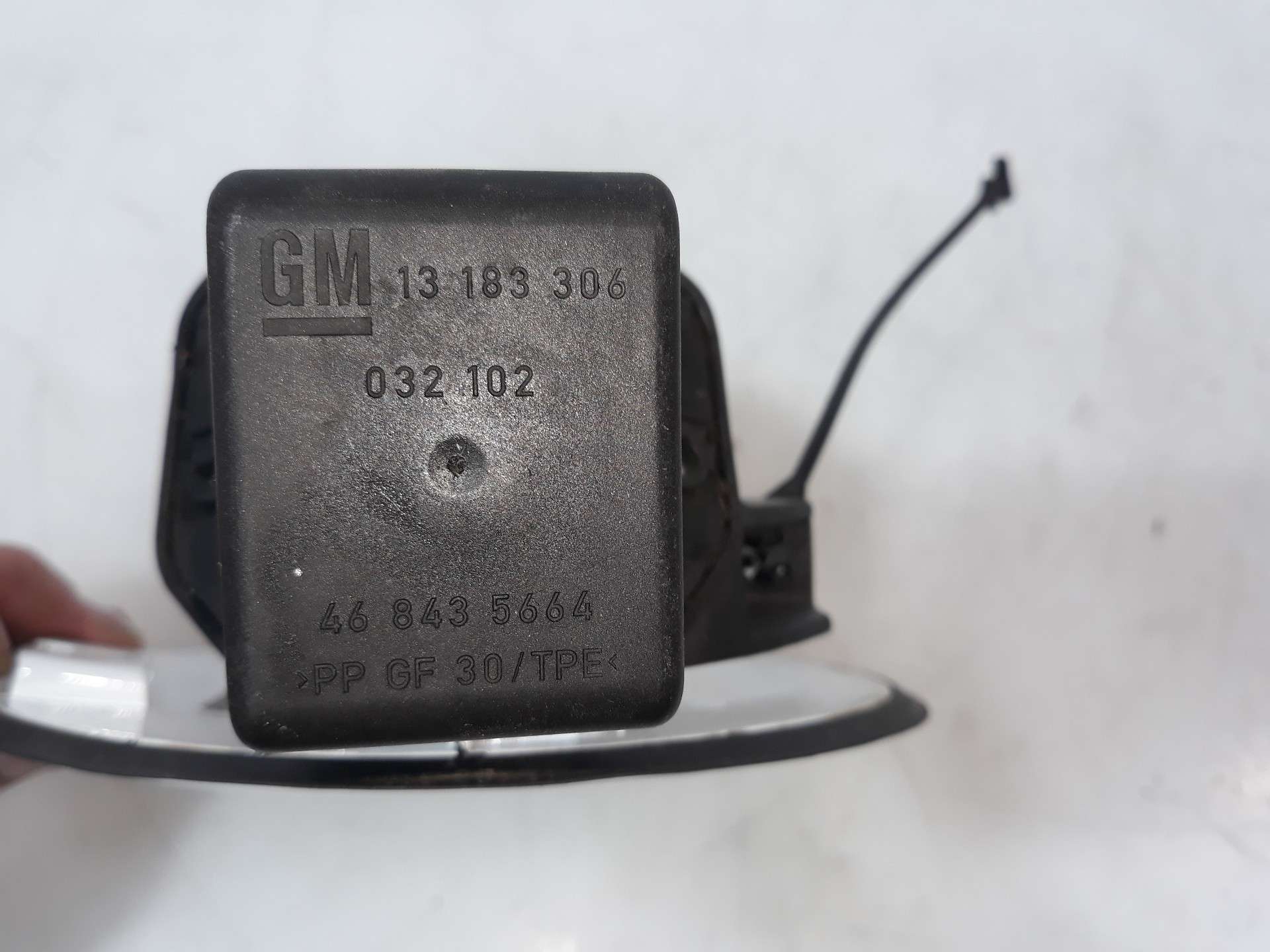 TAPA EXTERIOR COMBUSTIBLE OPEL CORSA E 2014- (13427916 1501996)