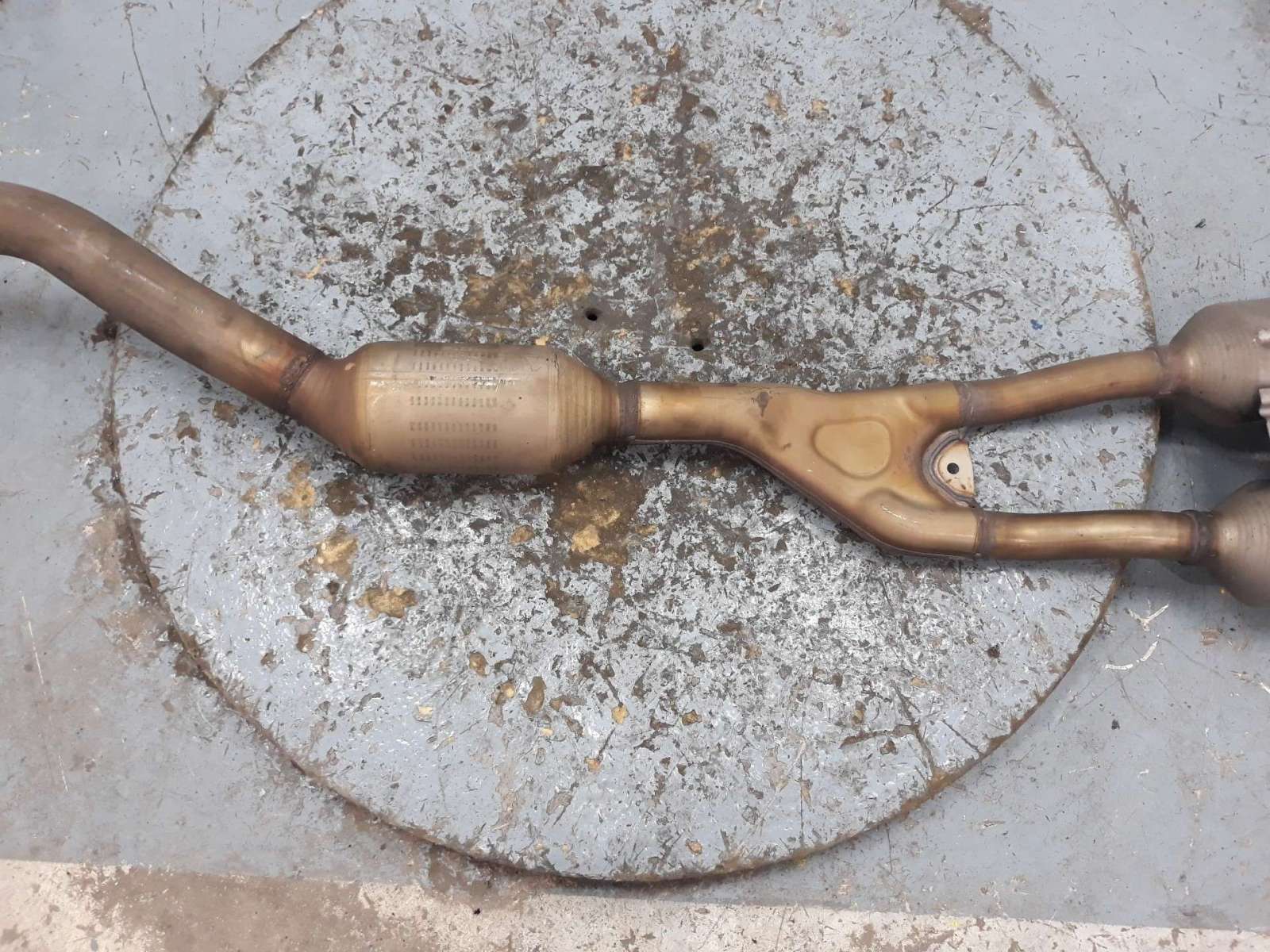 TUBO ESCAPE CENTRAL LEXUS IS 2013- (1741036370 1502174)