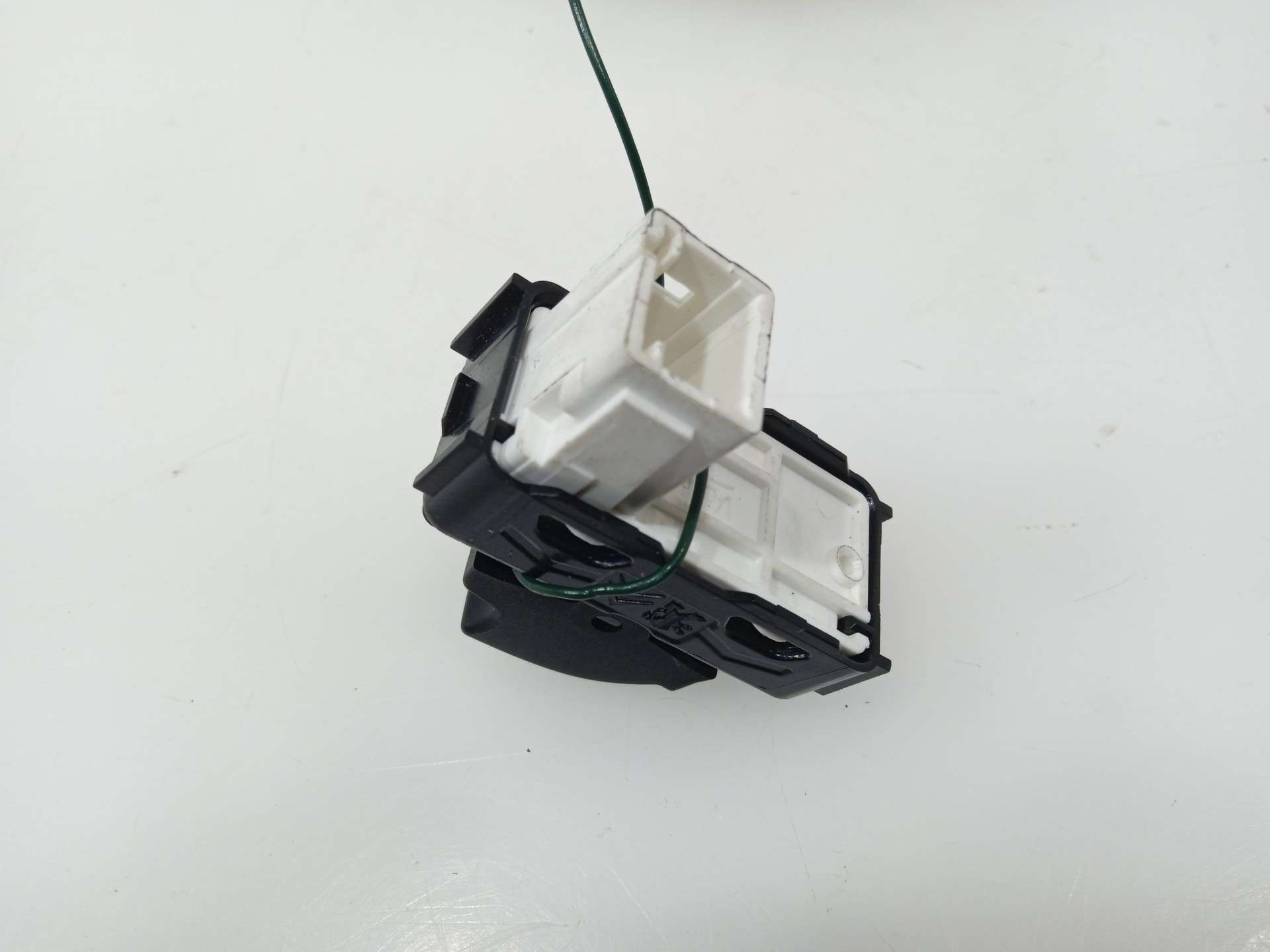 MANDO ELEVALUNAS TRASERO DERECHO PEUGEOT 308 2013- (96762292ZD 1654888)