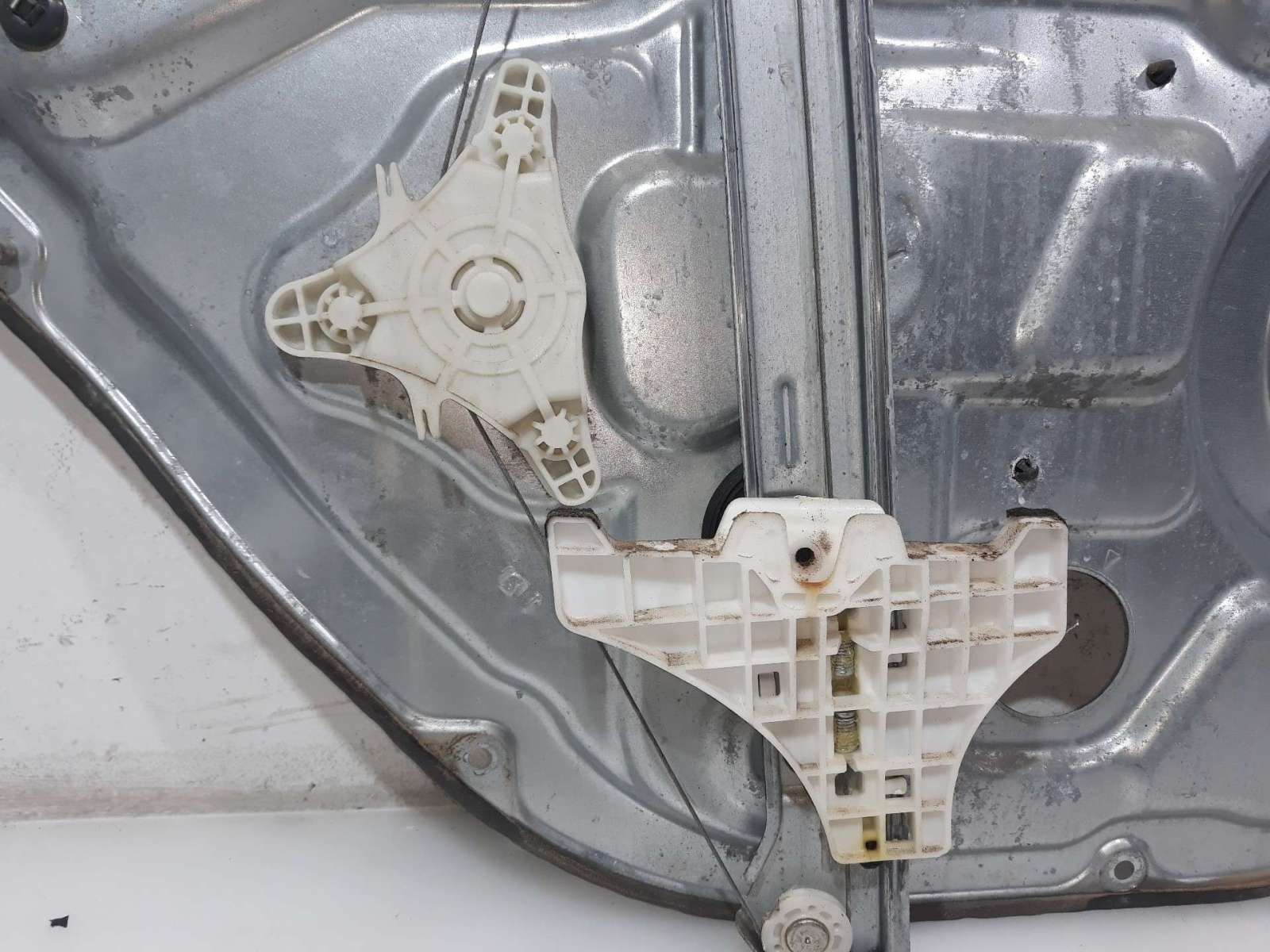 ELEVALUNAS TRASERO IZQUIERDO HYUNDAI ix55 2006- (834013J000 1557562)