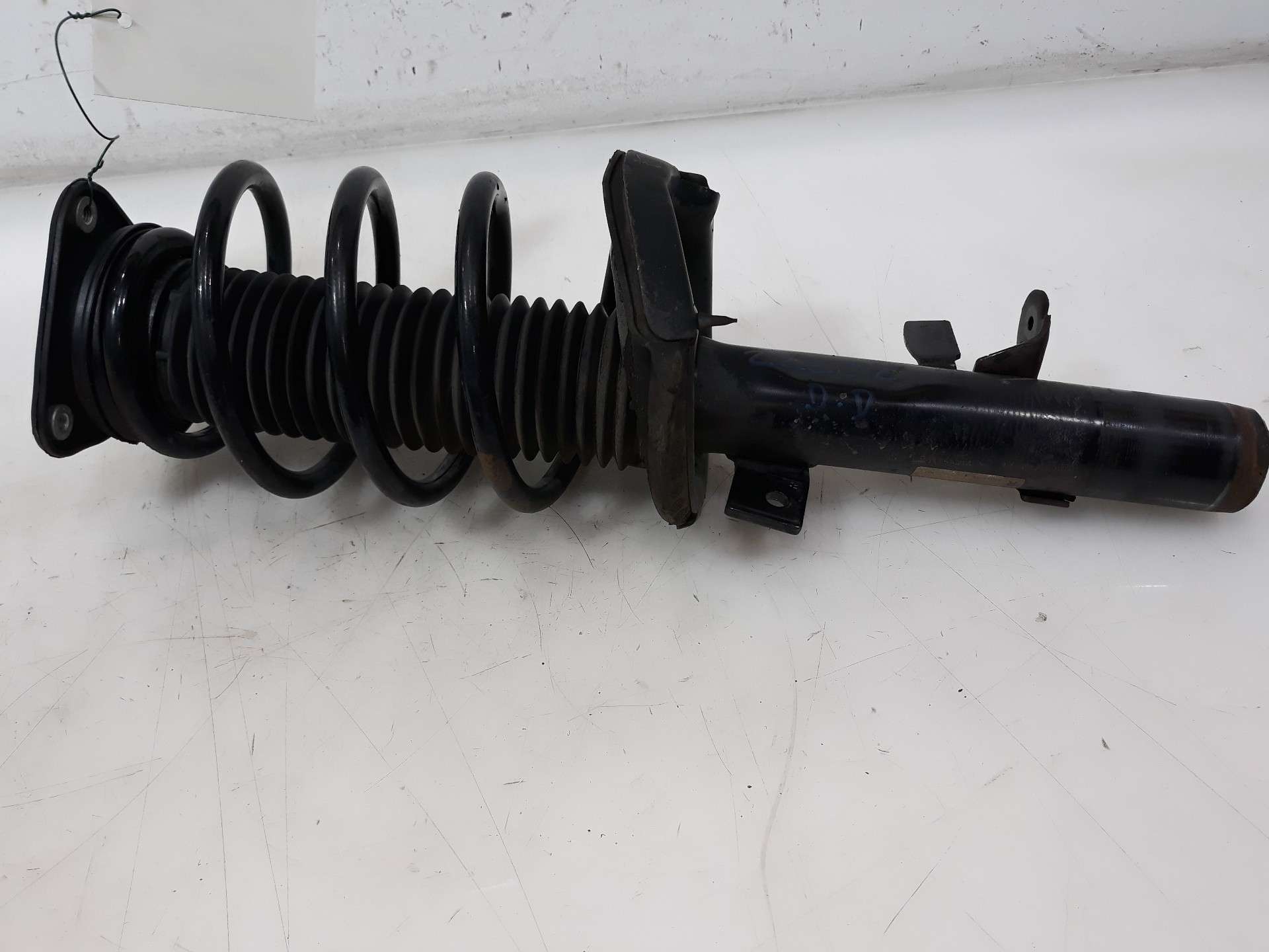 AMORTIGUADOR DELANTERO DERECHO FORD FOCUS LIM. 2014-2018 (1709762 1558403)