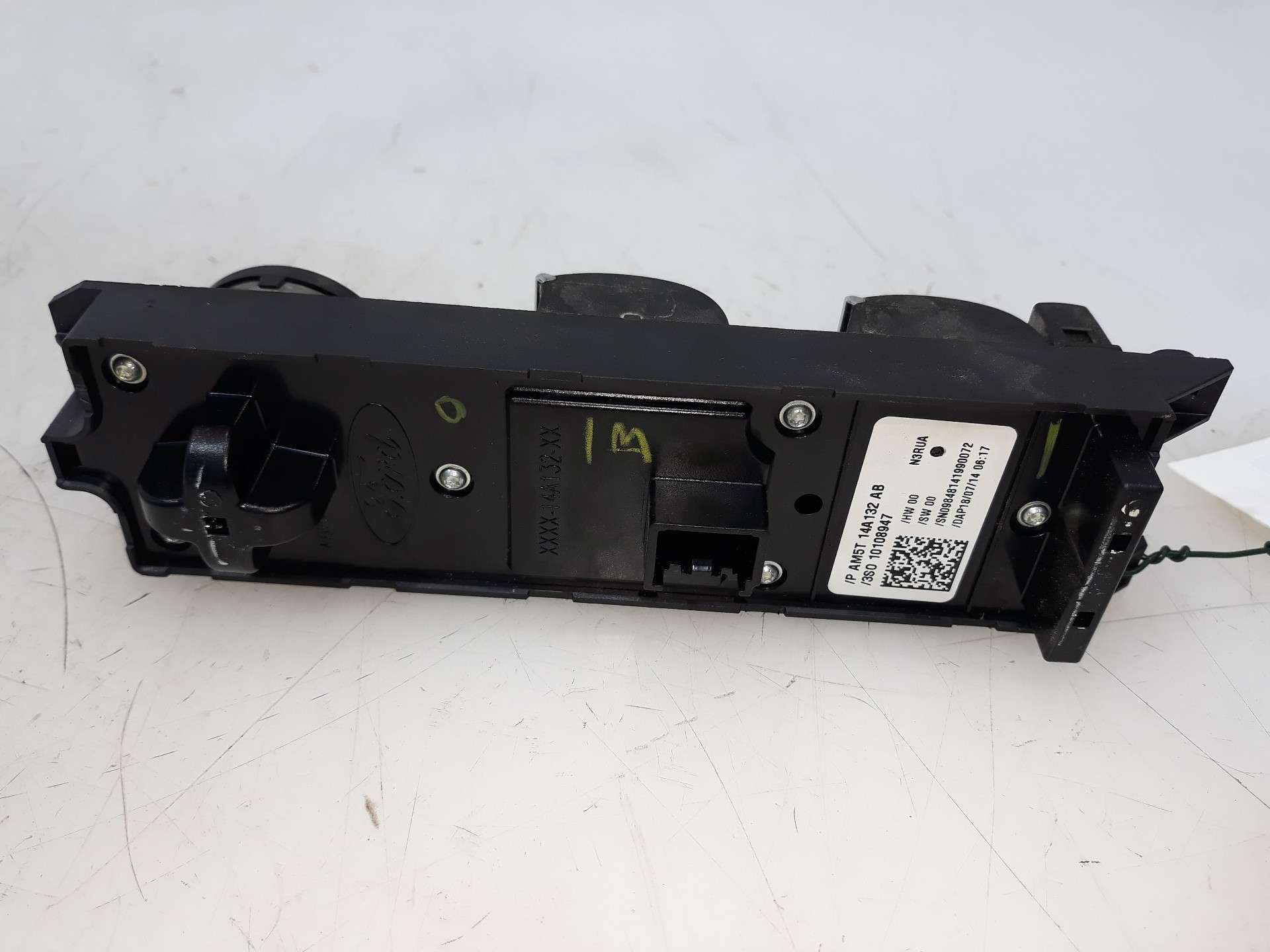 MANDO ELEVALUNAS DELANTERO IZQUIERDO FORD FOCUS LIM. 2014-2018 (AM5T14A132AB 1558443)