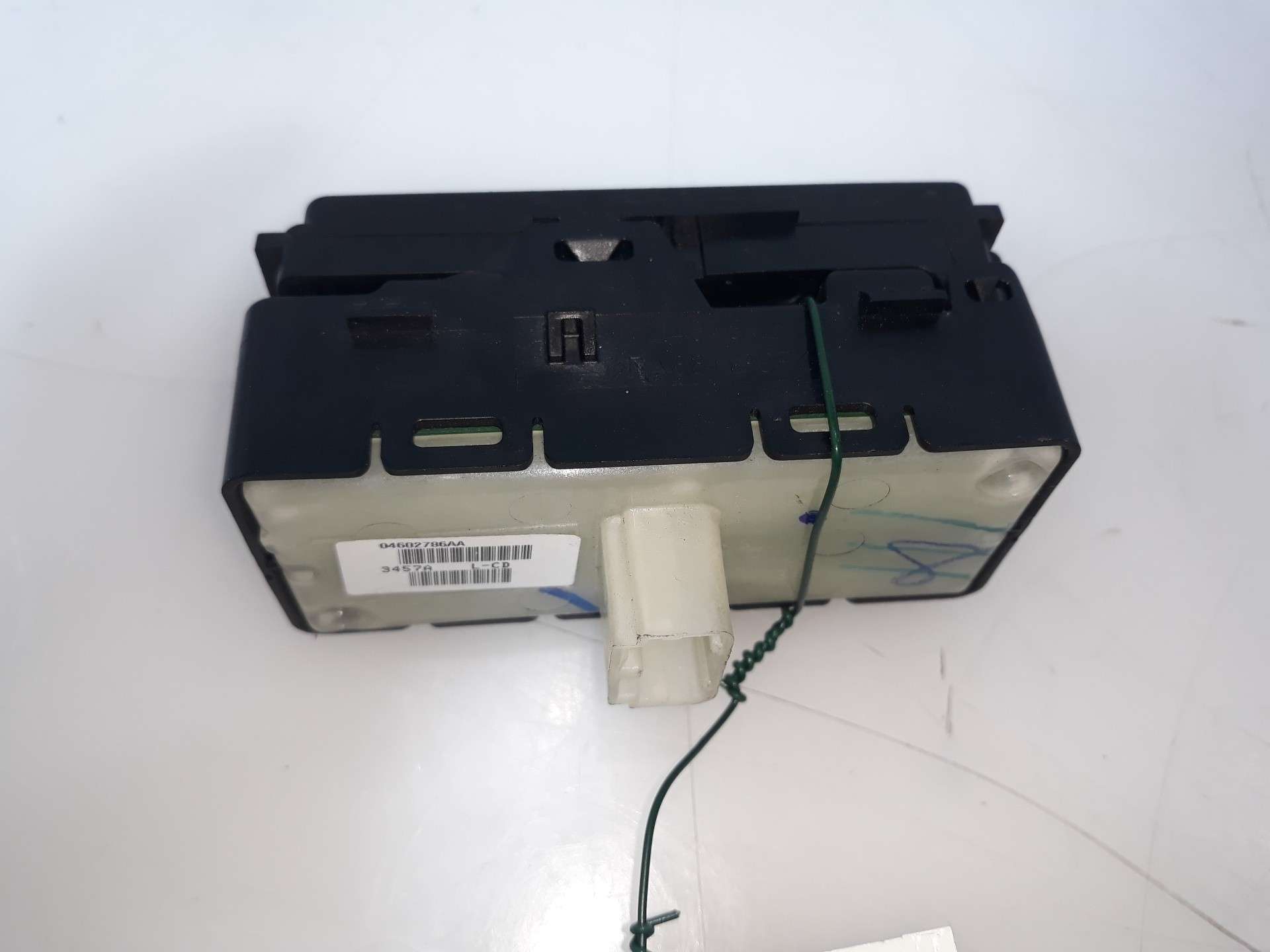 MANDO ELEVALUNAS DELANTERO DERECHO CHRYSLER 300C (LX, LE) 2004- (04602786AA 1558809)