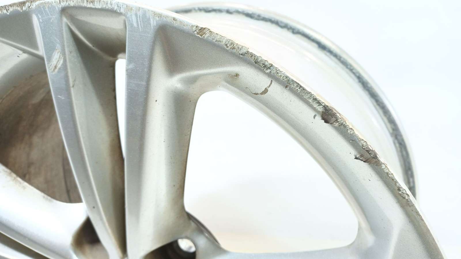 LLANTA TRASERA IZQUIERDA OPEL INSIGNIA A Sedán (G09) 2008-2017 (13235011 1708345)