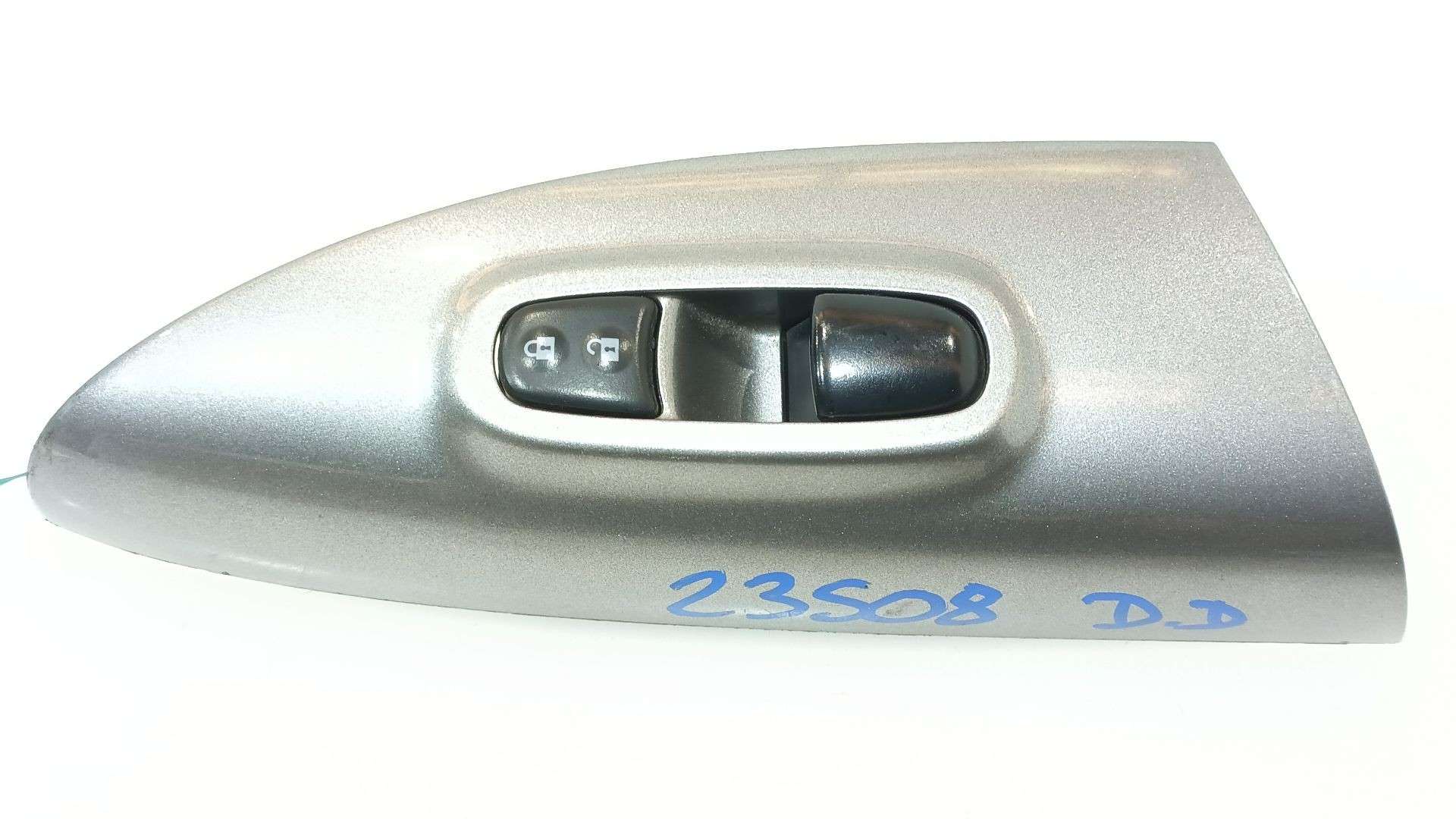 MANDO ELEVALUNAS DELANTERO DERECHO NISSAN JUKE (F15) 2010- (254111KA5A 1710287)