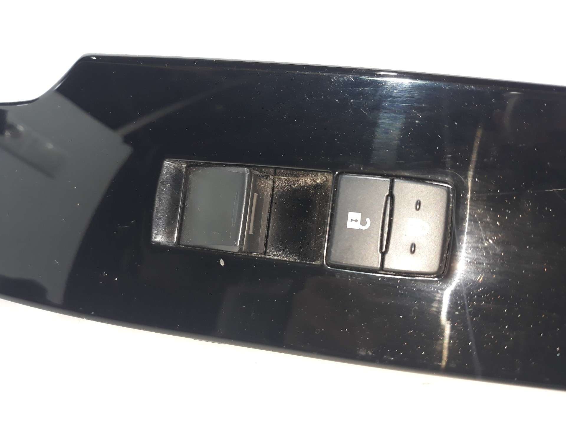 MANDO ELEVALUNAS DELANTERO DERECHO LEXUS IS 2013- (7423153171 1508044)