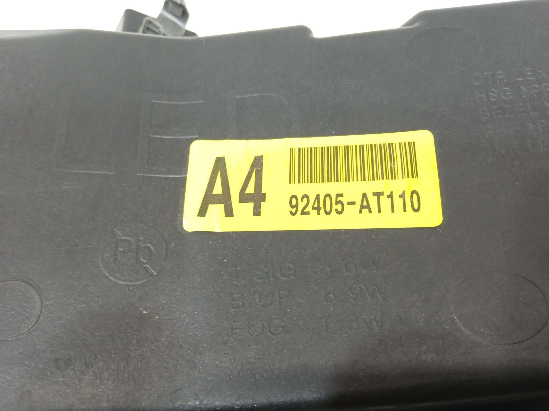 PILOTO TRASERO IZQUIERDO PARAGOLPES KIA NIRO 2016- (92405AT110 1660222)