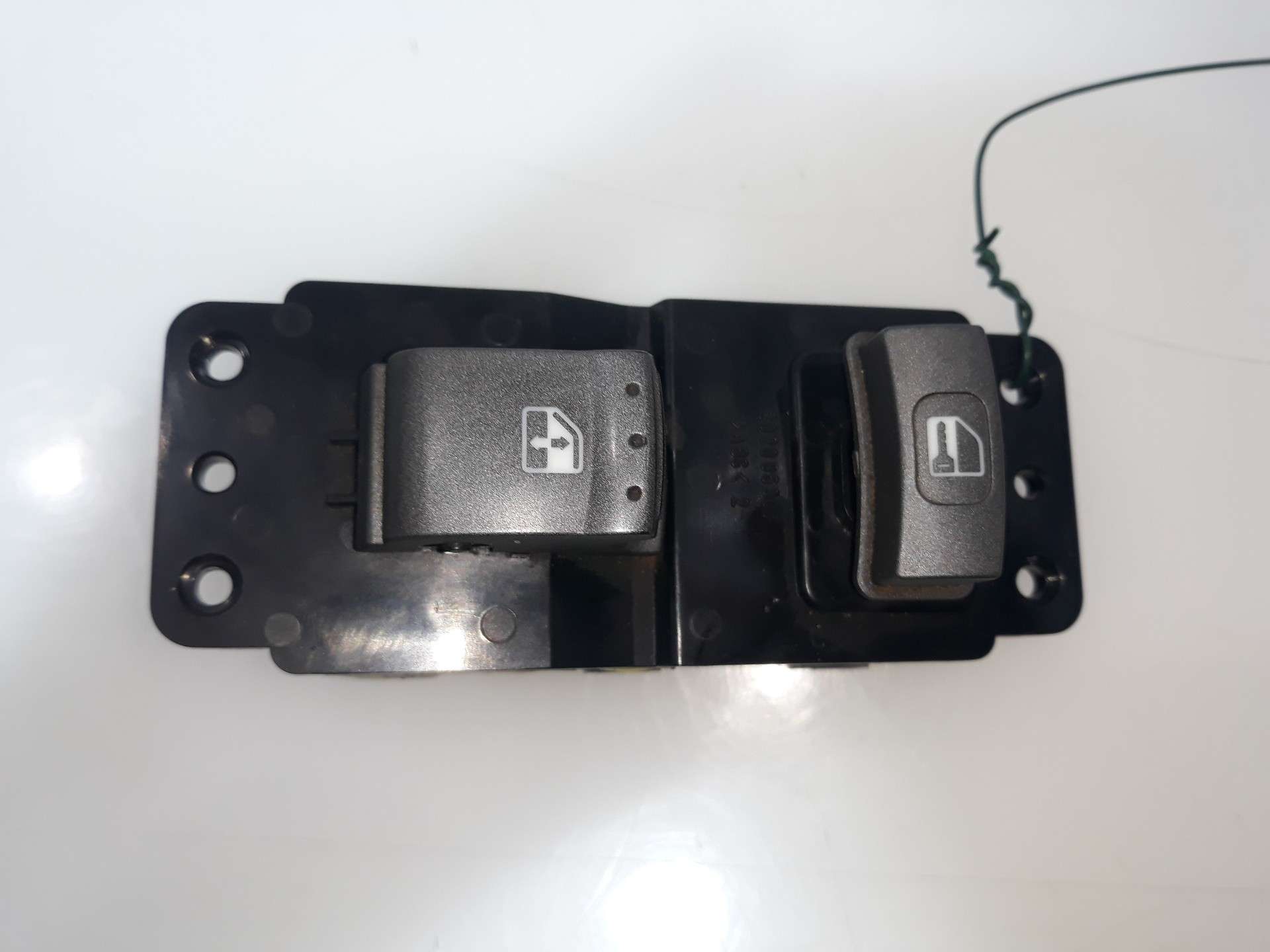 MANDO ELEVALUNAS DELANTERO DERECHO SSANGYONG KYRON 2005-2011 (202005300 1567150)