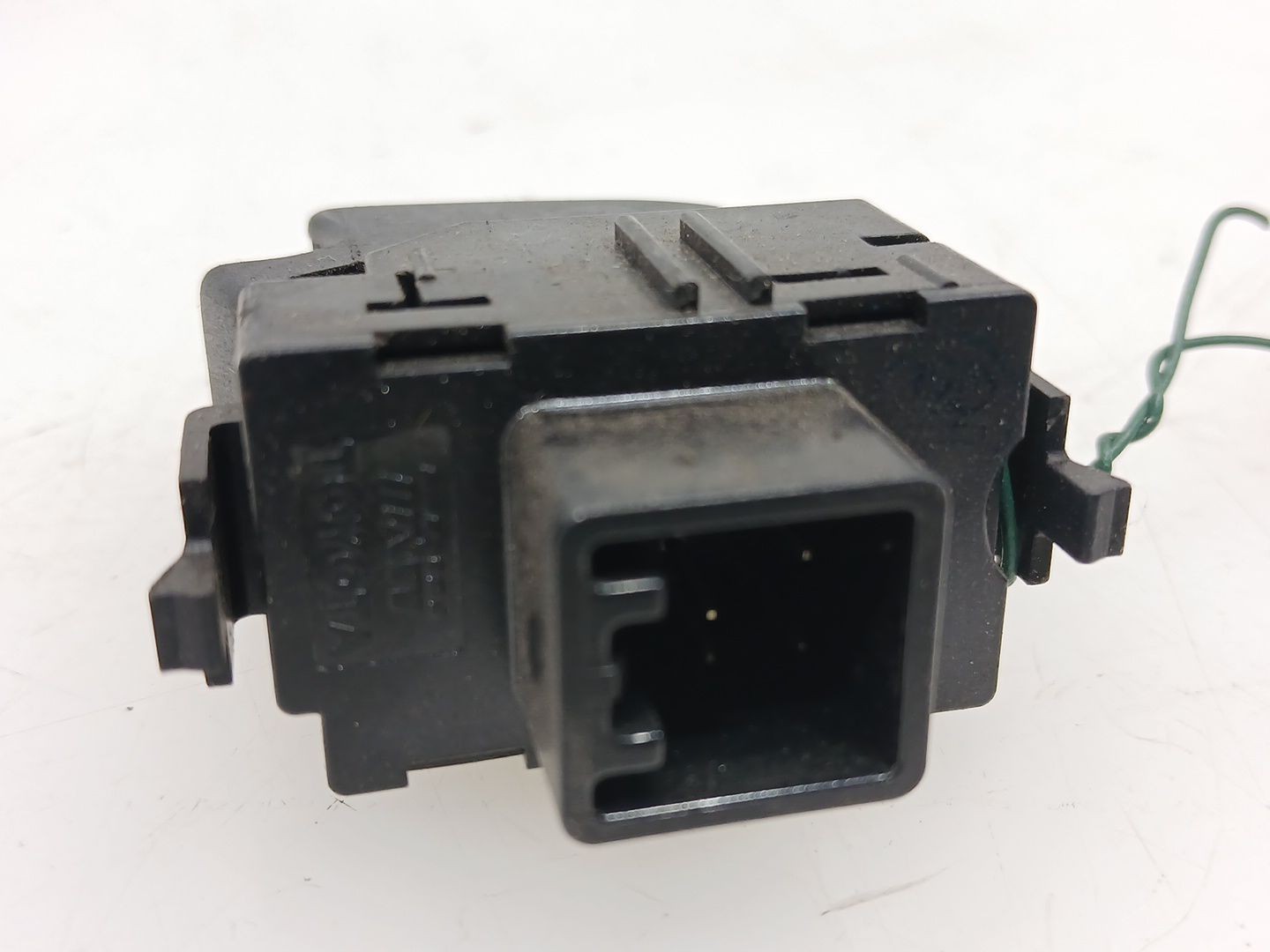 MANDO ELEVALUNAS TRASERO DERECHO TOYOTA COROLLA (E12) 2001-2007 (8481002041 1070016)