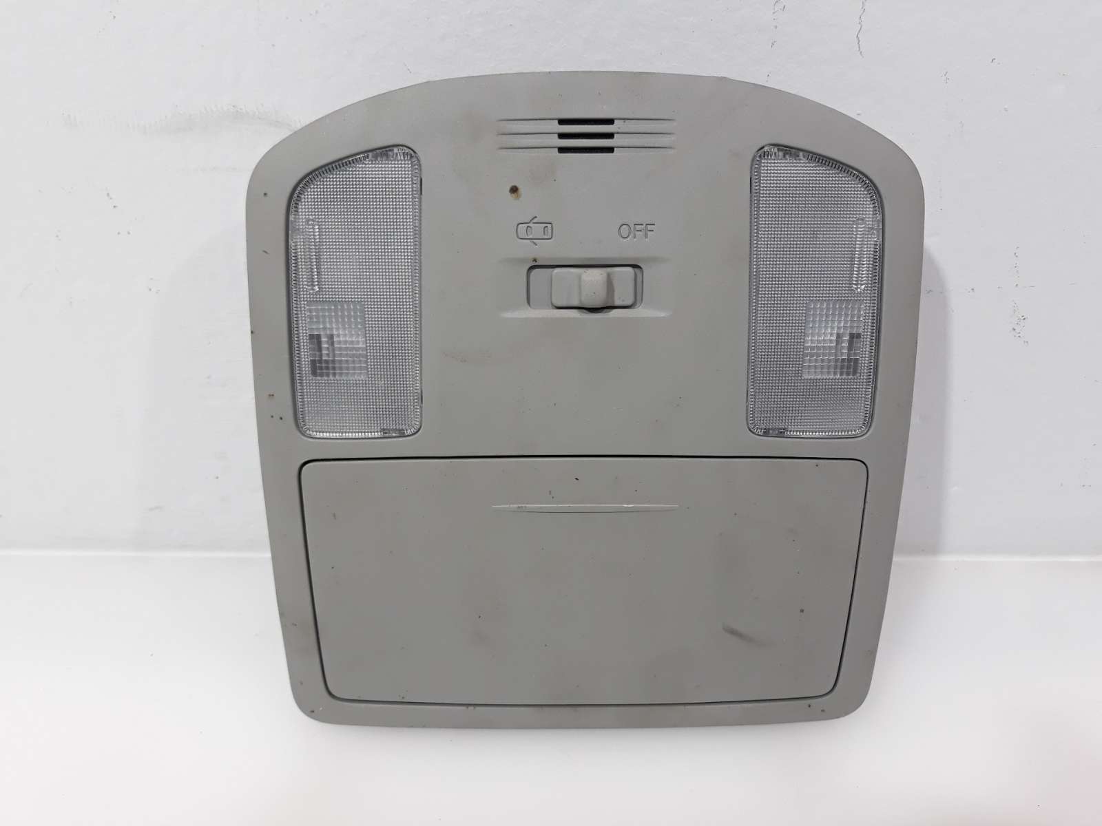 LUZ INTERIOR TOYOTA HILUX VIII Pick-up (_N1_) 2015- (636500K690B0 1512589)