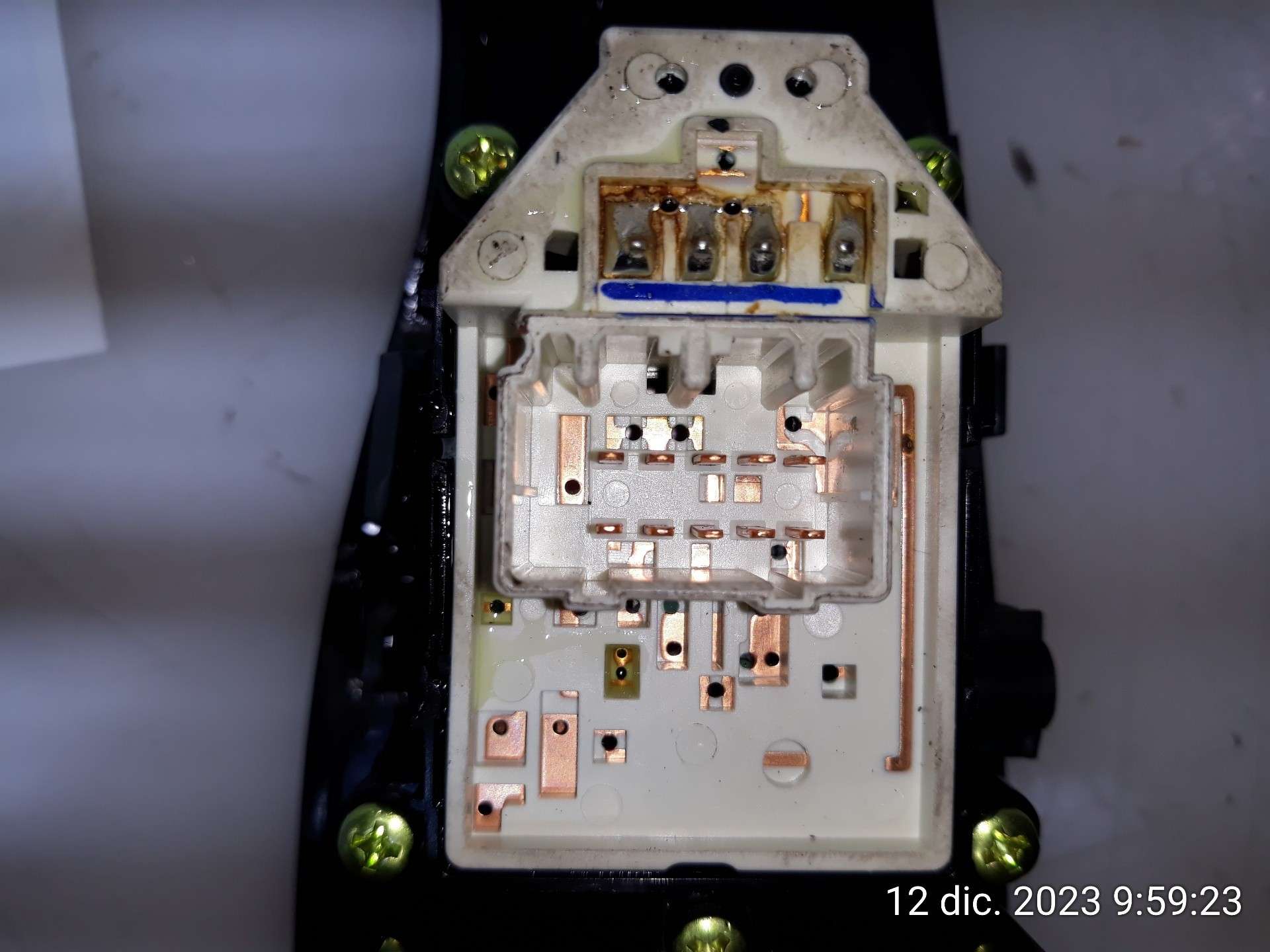 MANDO ELEVALUNAS DELANTERO IZQUIERDO HYUNDAI i40 I (VF) 2012-2019 (935703Z000 1568073)