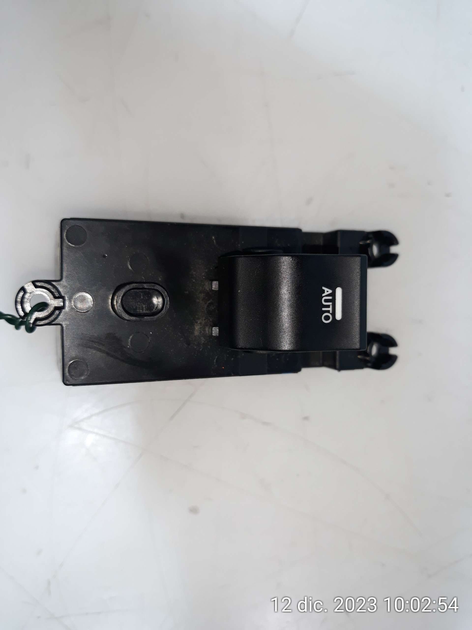 MANDO ELEVALUNAS TRASERO DERECHO HYUNDAI i40 I (VF) 2012-2019 (935803Z050 1568074)