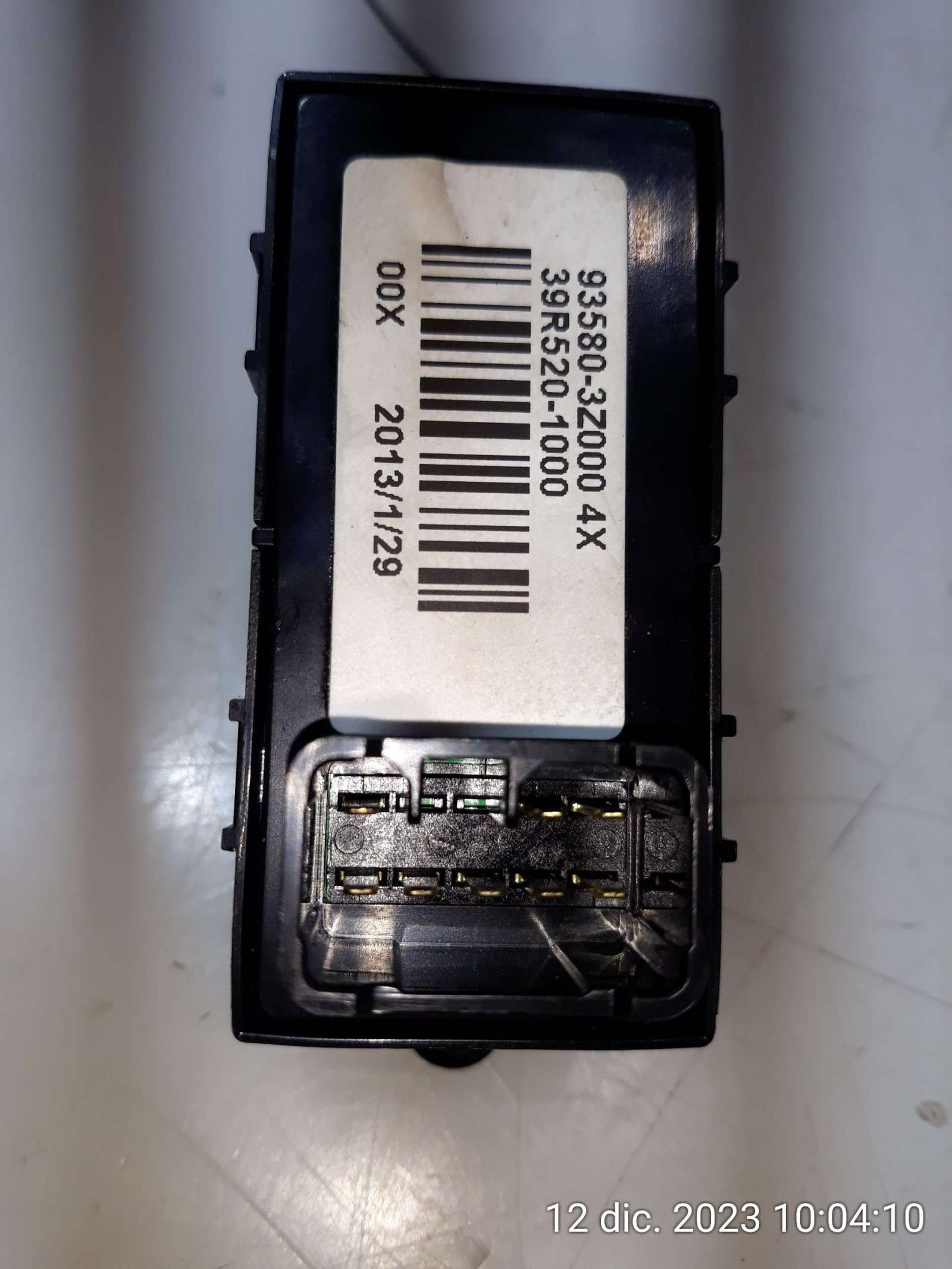 MANDO ELEVALUNAS TRASERO IZQUIERDO HYUNDAI i40 I (VF) 2012-2019 (935803Z000 1568075)