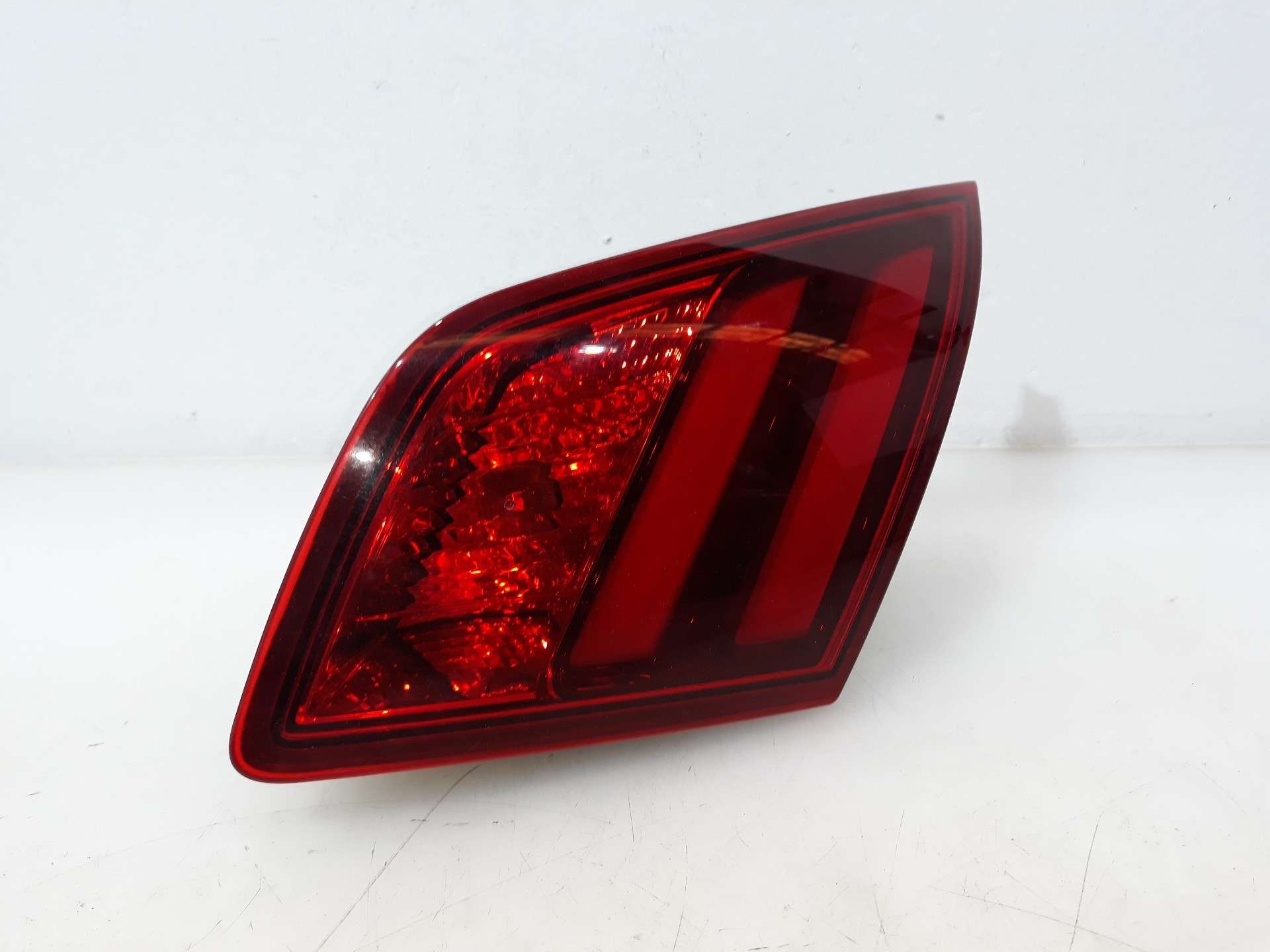 PILOTO TRASERO DERECHO INTERIOR PEUGEOT 308 2013- (9677818280 1450715)