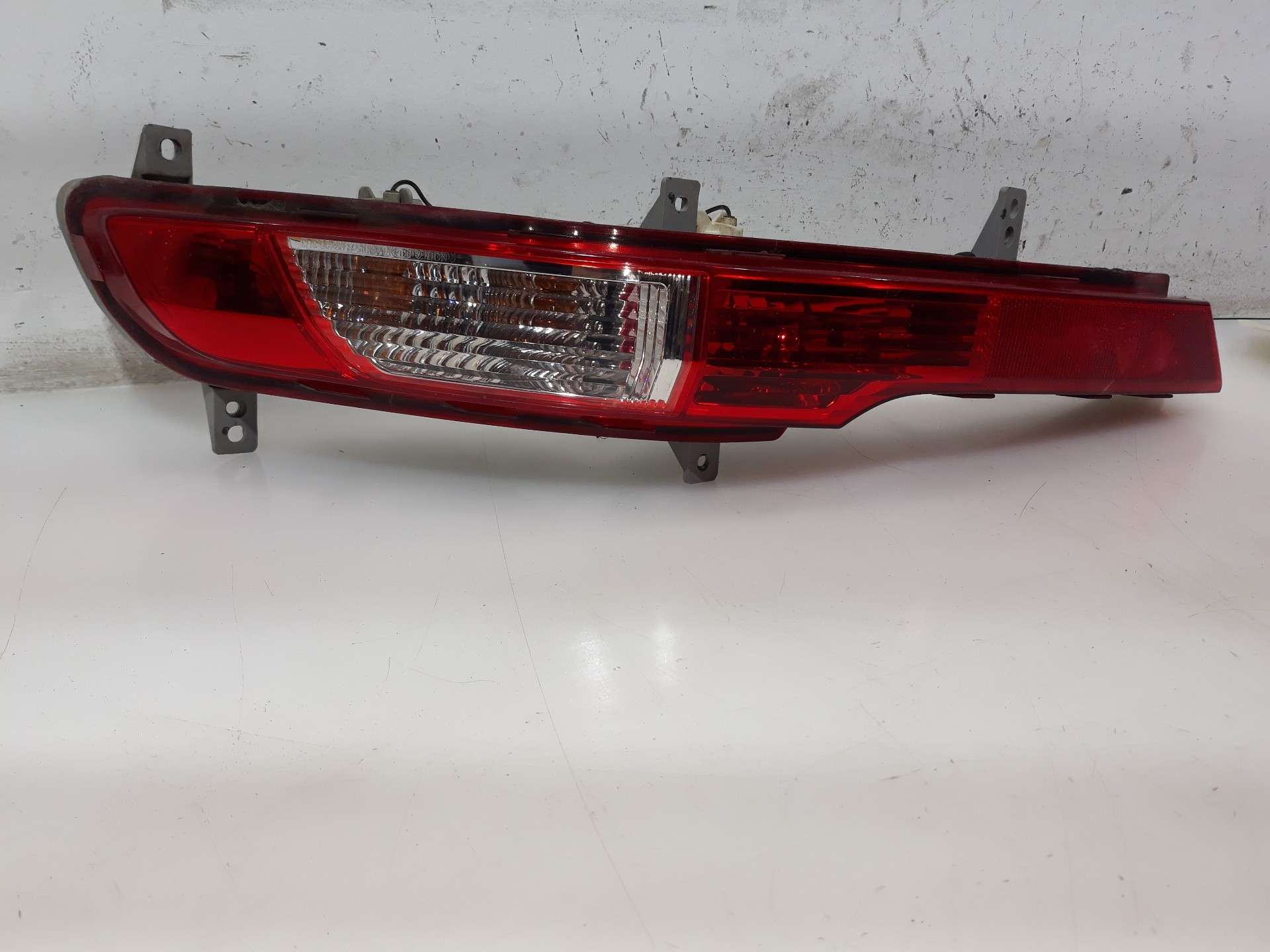 FARO ANTINIEBLA TRASERO DERECHO KIA SPORTAGE 2010-2016 (924063U300 1570012)