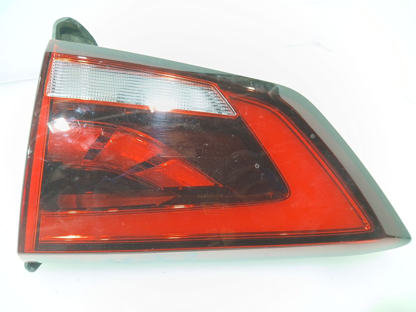 PILOTO TRASERO DERECHO INTERIOR MG ZS SUV (AZS1) 2017- (10571684 1687137)