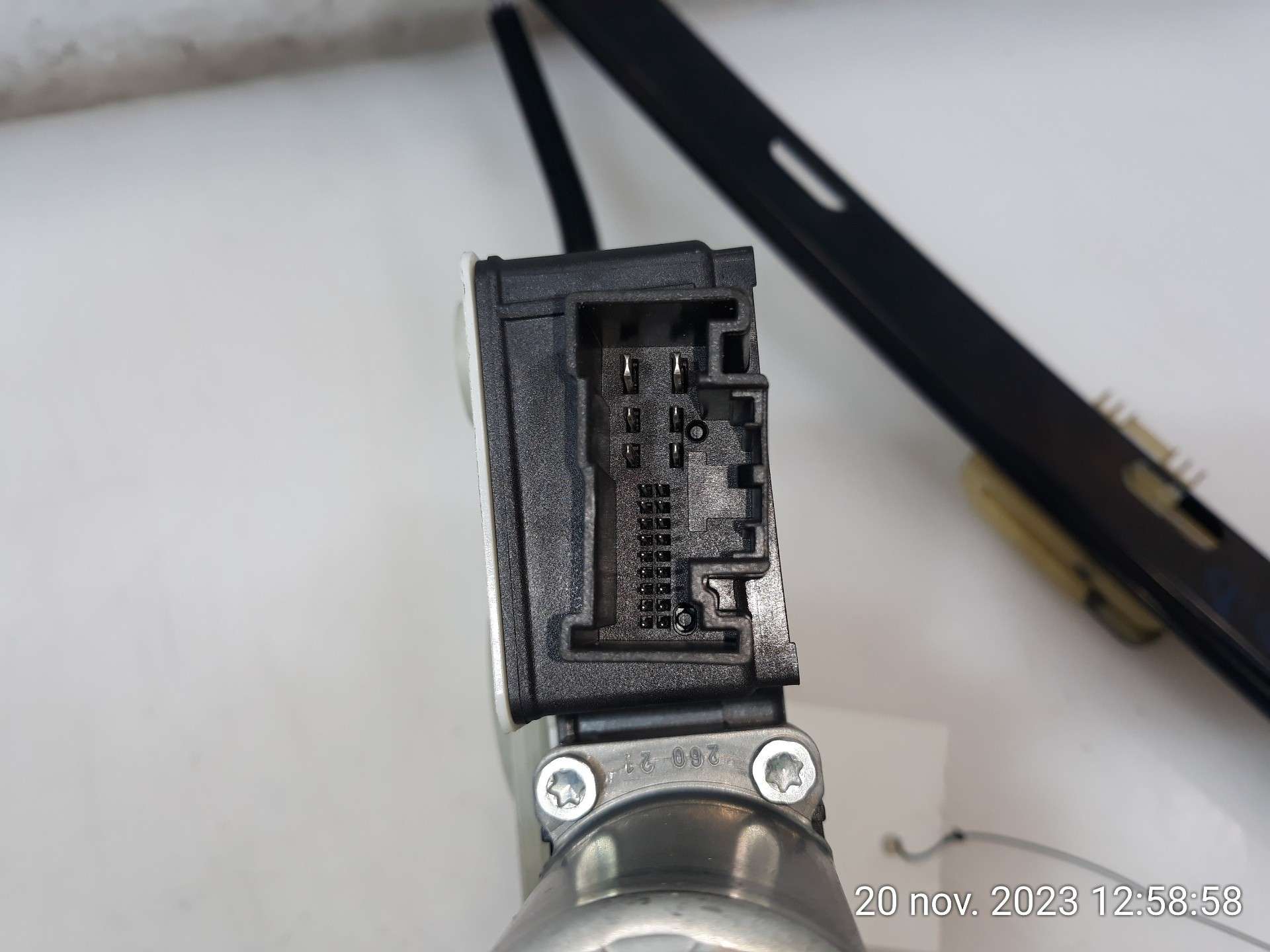 ELEVALUNAS DELANTERO DERECHO VOLKSWAGEN POLO 2017- (2G4837462B 1518354)