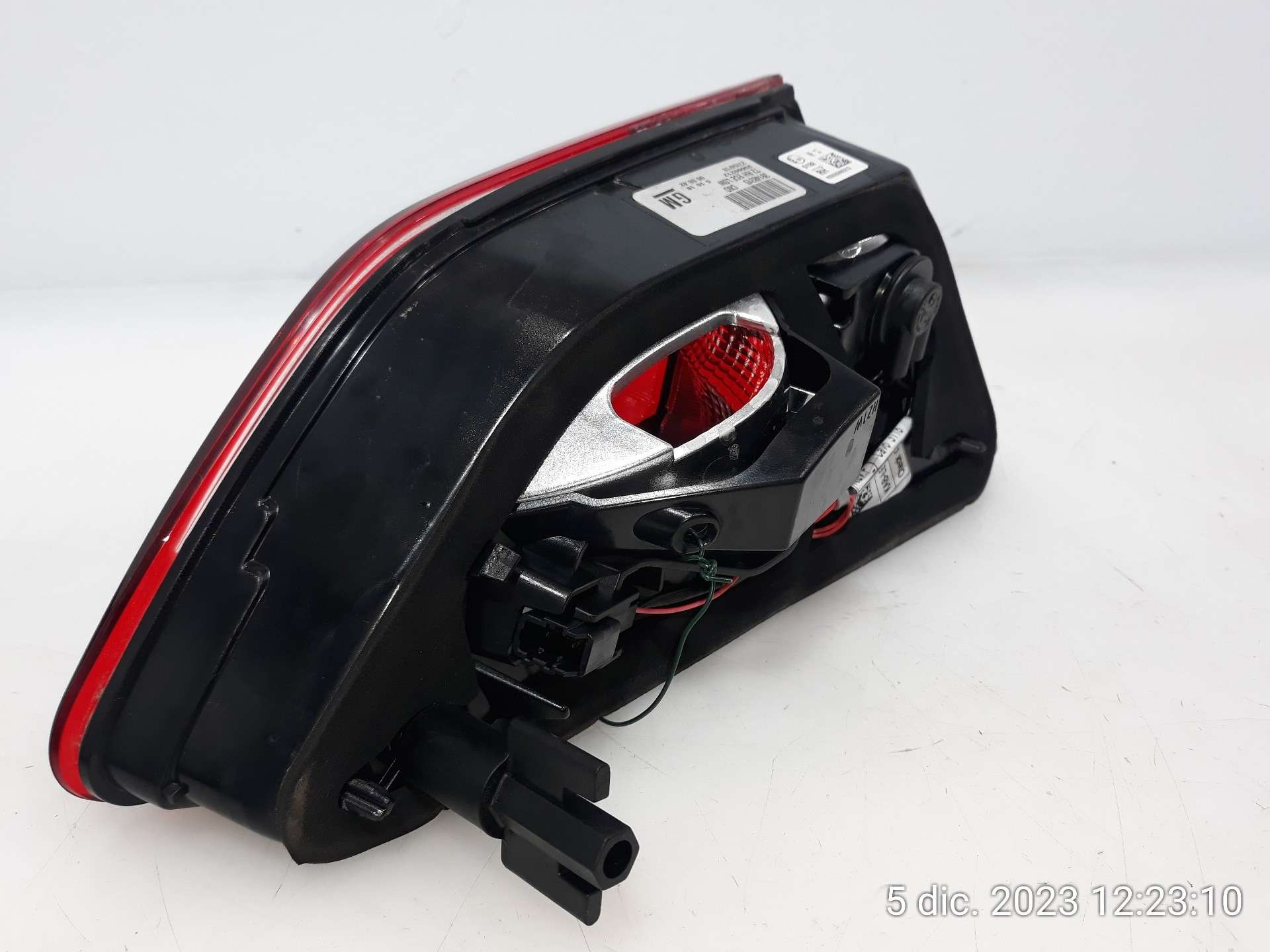 PILOTO TRASERO DERECHO INTERIOR OPEL INSIGNIA GRAND SPORT 2017- (39148315 1575989)