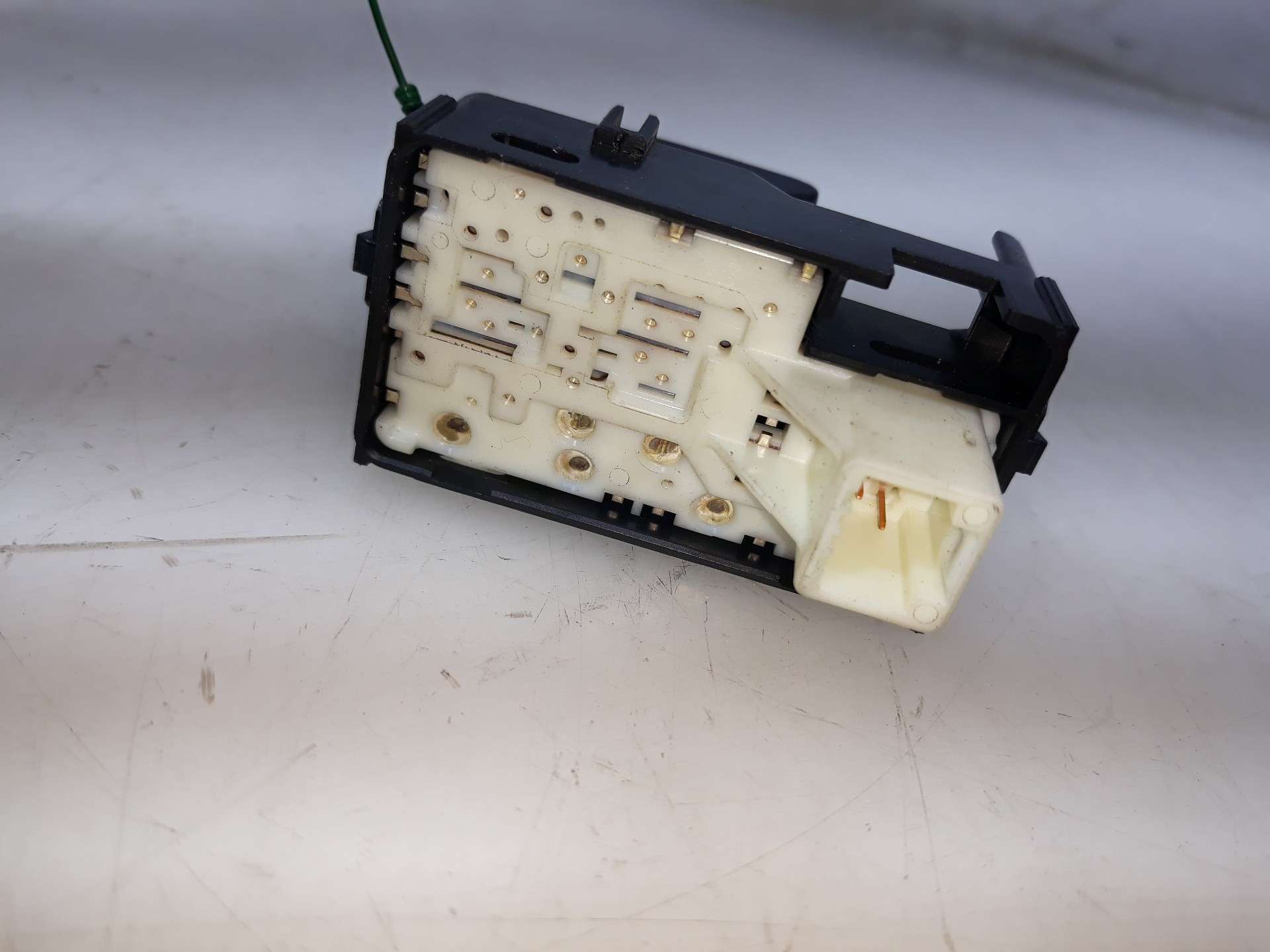 MANDO ELEVALUNAS DELANTERO DERECHO TOYOTA LAND CRUISER (J15) 2009-2017 (8481033120 1522829)