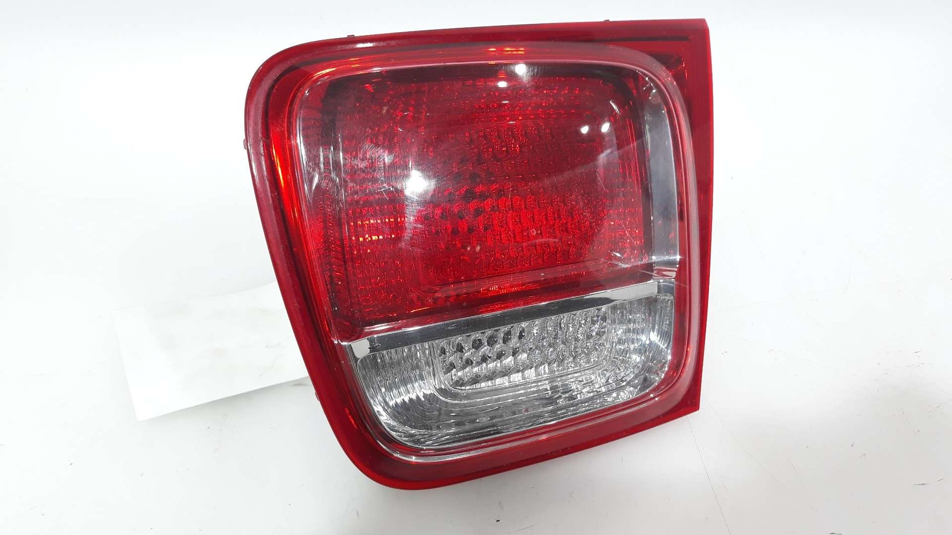 PILOTO TRASERO DERECHO INTERIOR CHEVROLET MALIBU 2012-2014 (23452384 1631139)