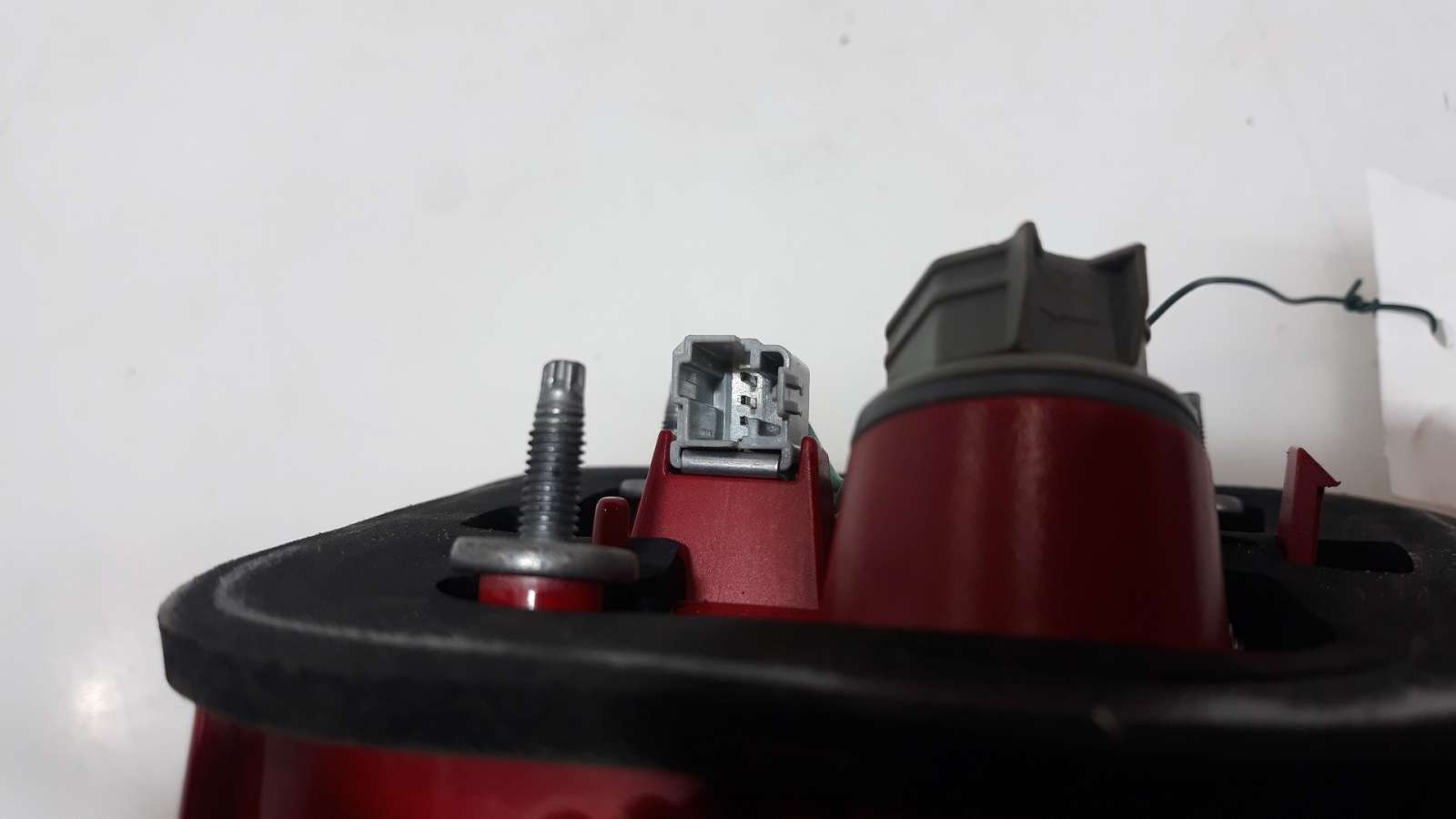 PILOTO TRASERO IZQUIERDO INTERIOR CHEVROLET MALIBU 2012-2014 (23452385 1631140)