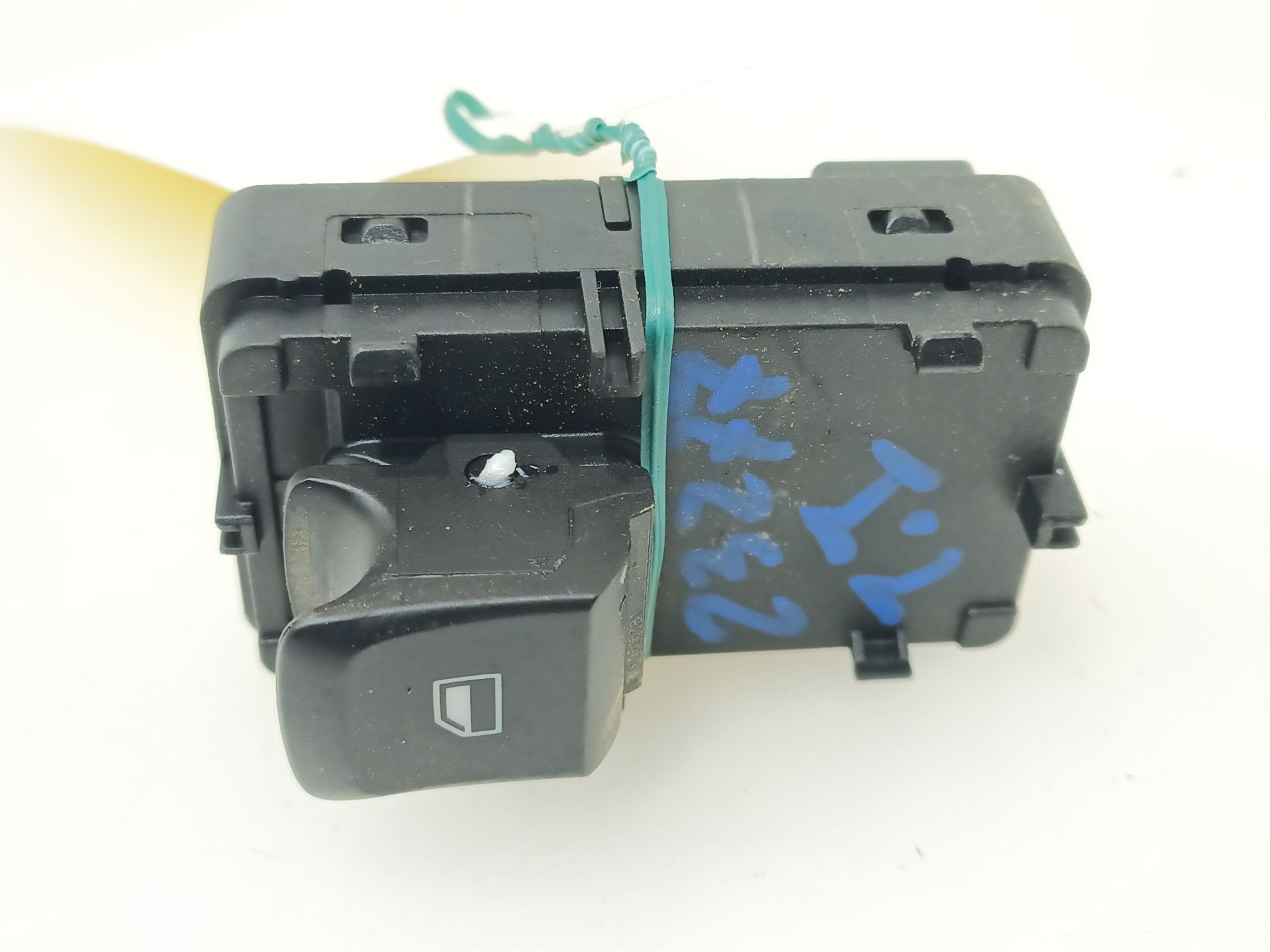 MANDO ELEVALUNAS TRASERO IZQUIERDO MG ZS SUV (AZS1) 2017- (10470989 1681805)