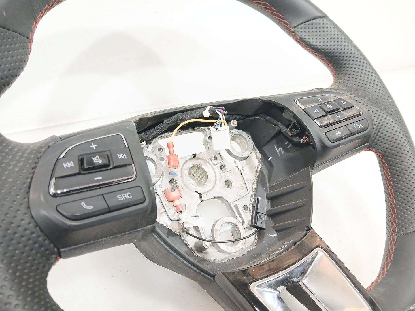 VOLANTE MG ZS SUV (AZS1) 2017- (11237276 1681861)