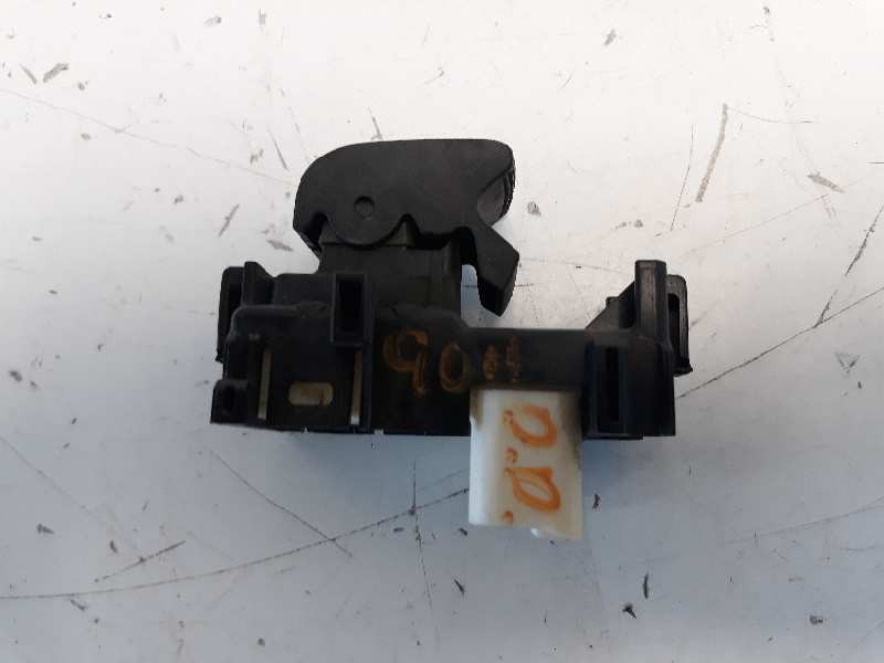 MANDO ELEVALUNAS DELANTERO DERECHO REF 