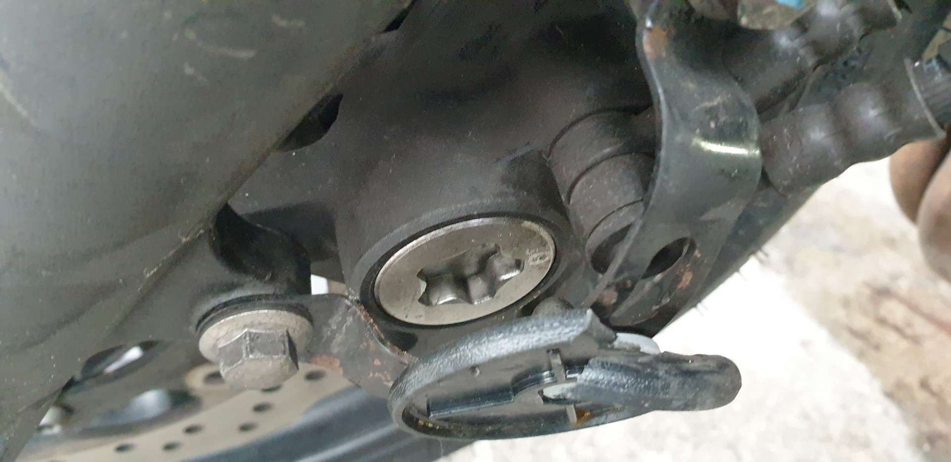 PINZA DE FRENO DELANTERA IZQUIERDA YAMAHA XSR 700 2015- (1WS2580T0000 1219559)