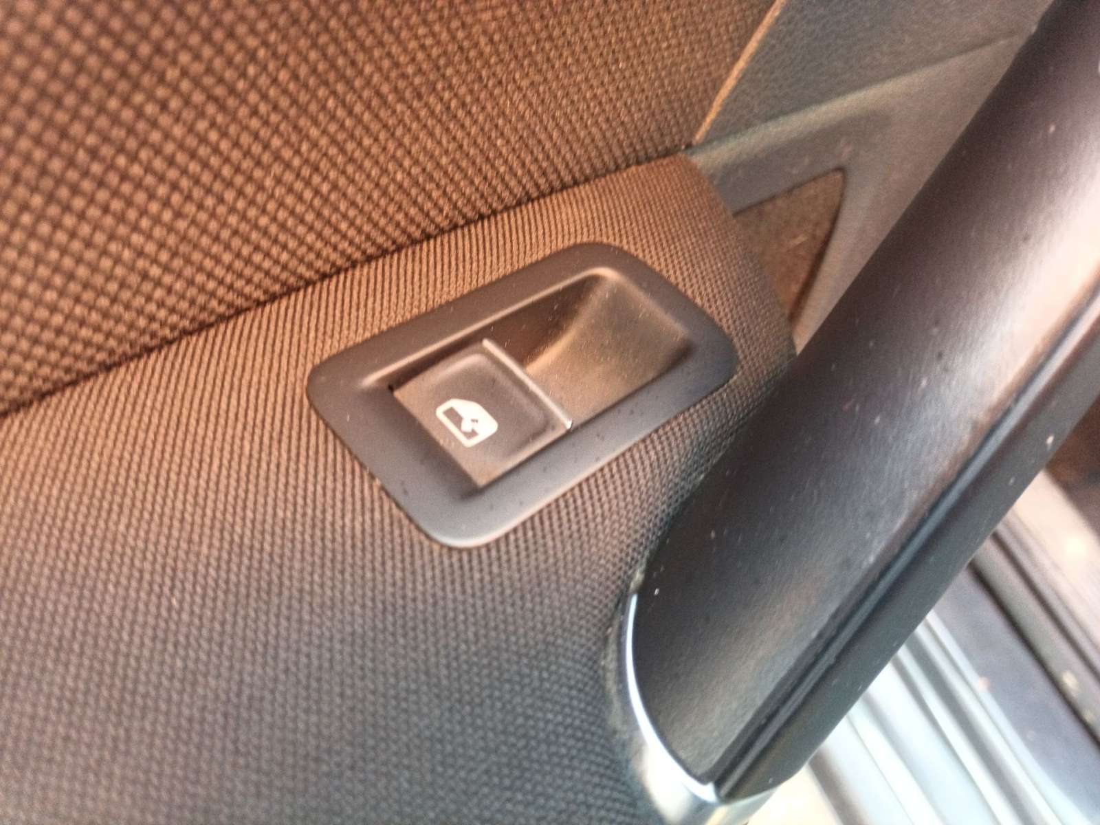 MANDO ELEVALUNAS TRASERO IZQUIERDO 5G0959855L EWSVW137 IAF270037