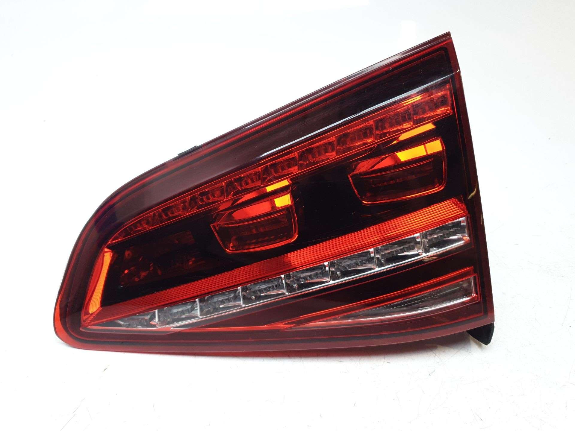 PILOTO TRASERO DERECHO INTERIOR VOLKSWAGEN GOLF VII LIM. 2012-2017 (5G0945308F 1441277)