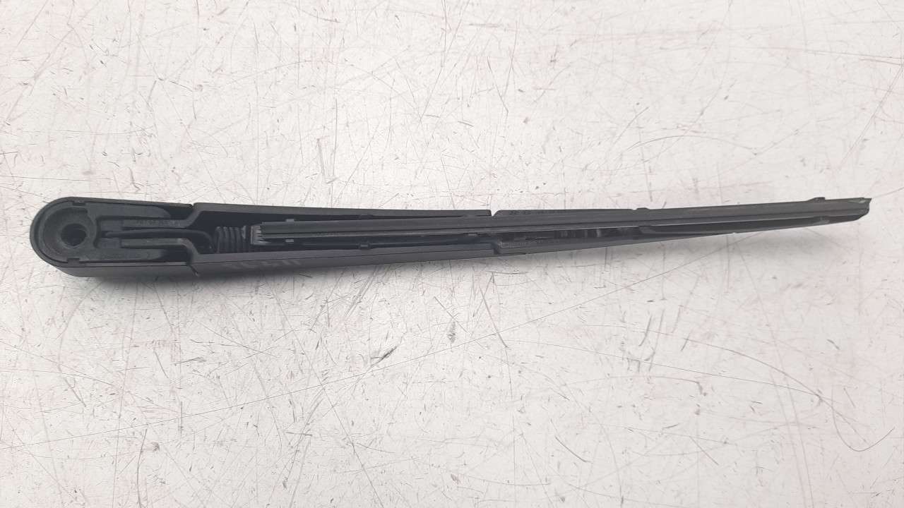 BRAZO LIMPIA TRASERO KIA CARENS ( ) 2013- (98815A4100 1299713)