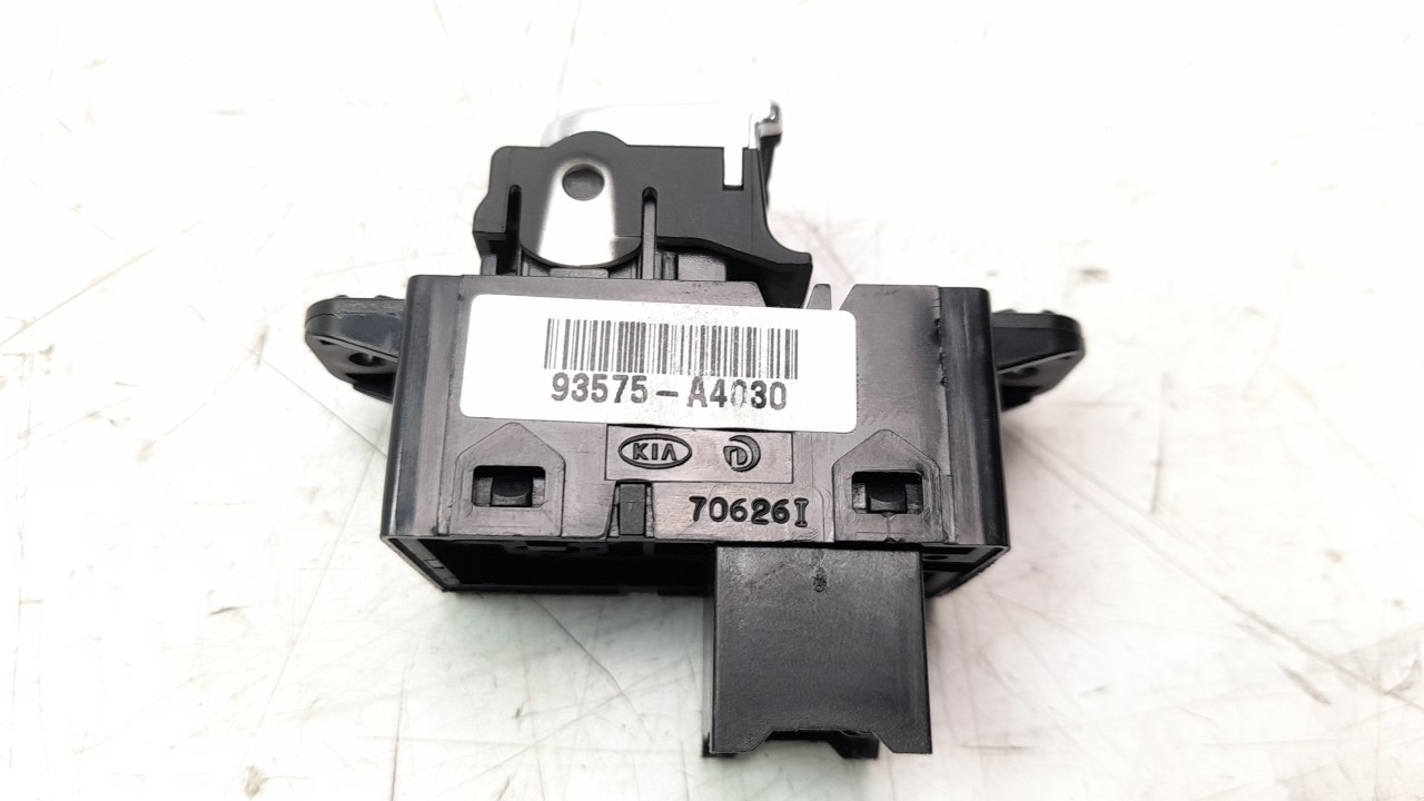 MANDO ELEVALUNAS DELANTERO DERECHO 93575A4030 