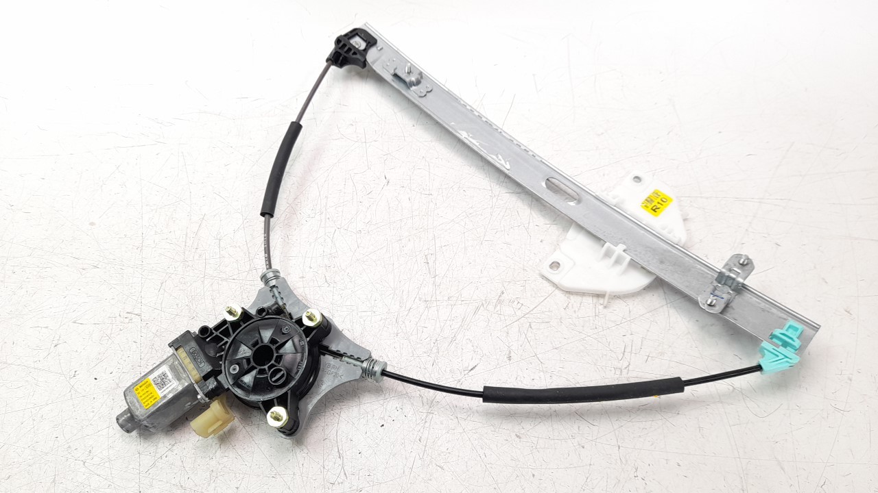 ELEVALUNAS DELANTERO DERECHO 82402H8100 