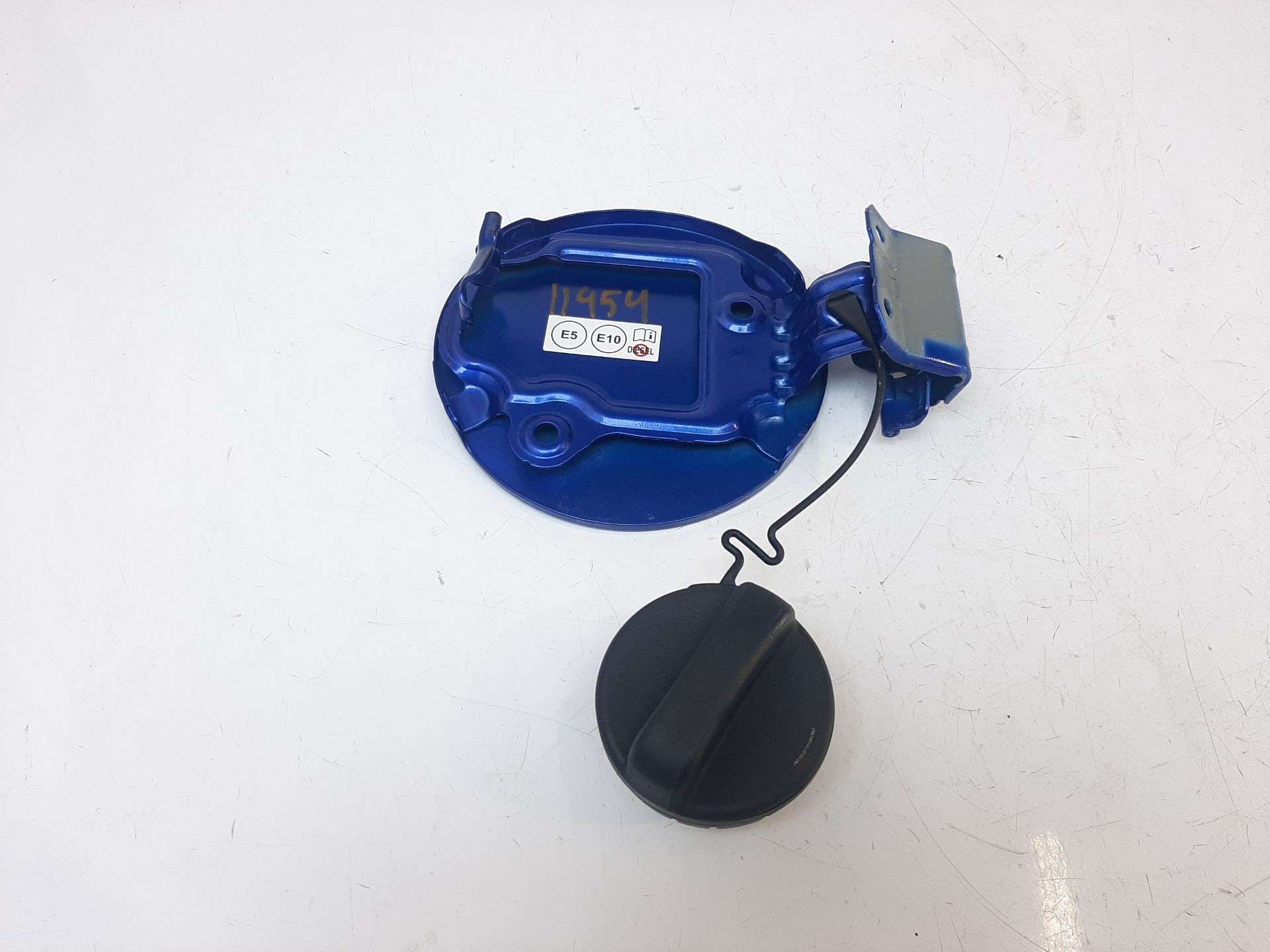 TAPA EXTERIOR COMBUSTIBLE TOYOTA YARIS 2017- (7735052220 1407081)