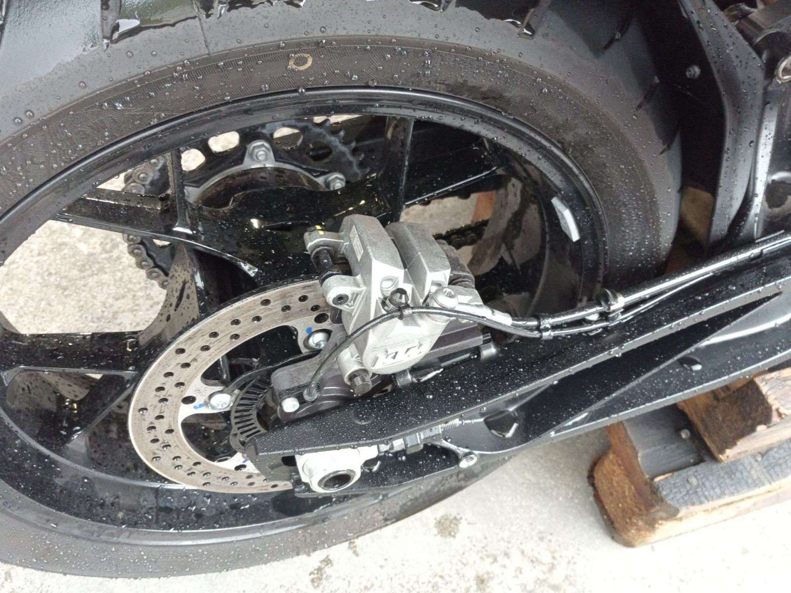 PINZA DE FRENO TRASERA DERECHA KTM DUKE - (A65413180000 1442985)