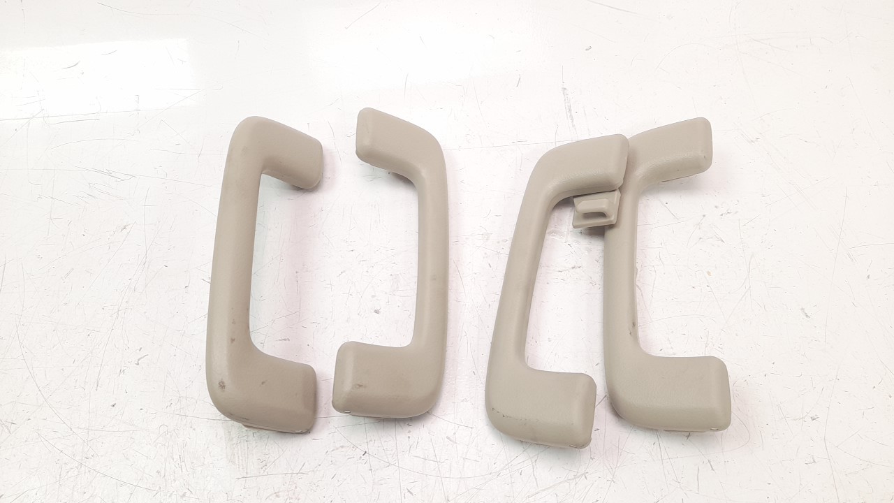 MANETA INTERIOR DELANTERA IZQUIERDA MN134532HC 7610A046HB 