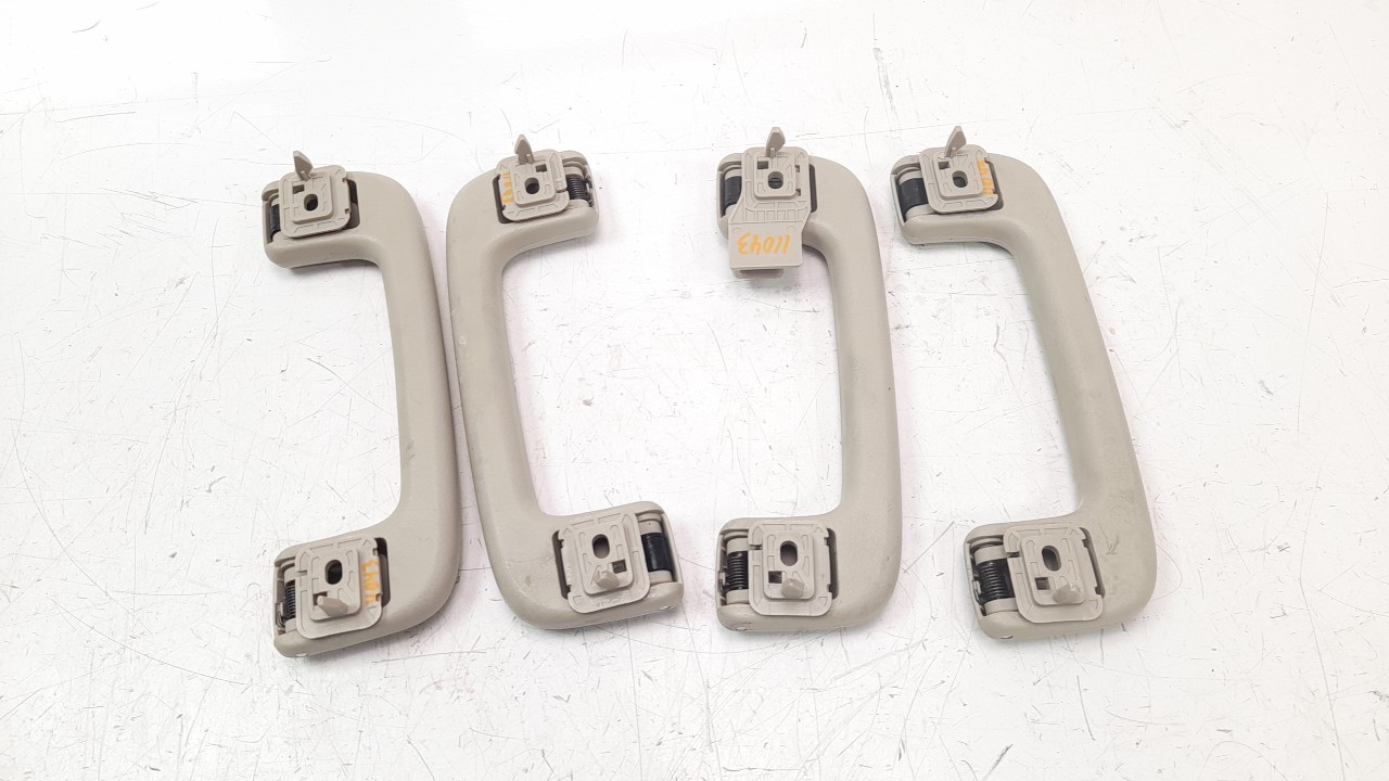 MANETA INTERIOR DELANTERA IZQUIERDA MN134532HC 7610A046HB 