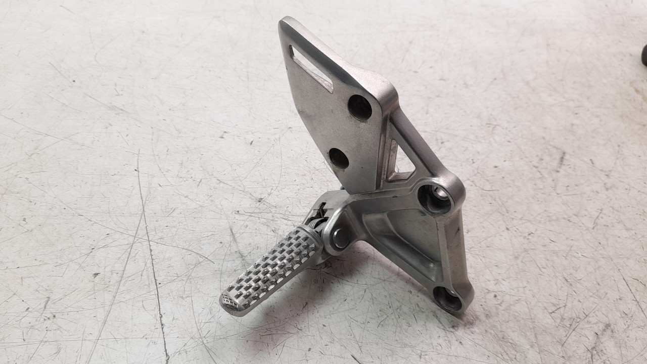 ESTRIBO LATERAL 50600MKND50 