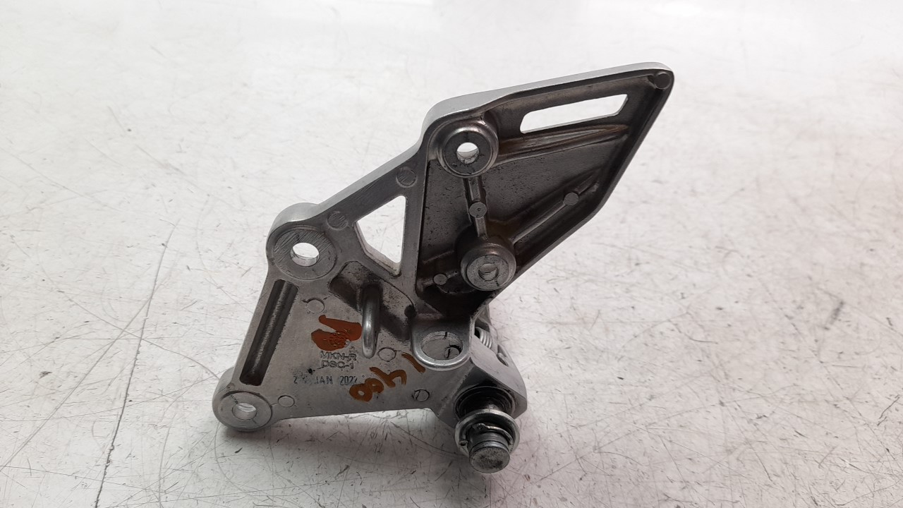 ESTRIBO LATERAL 50600MKND50 