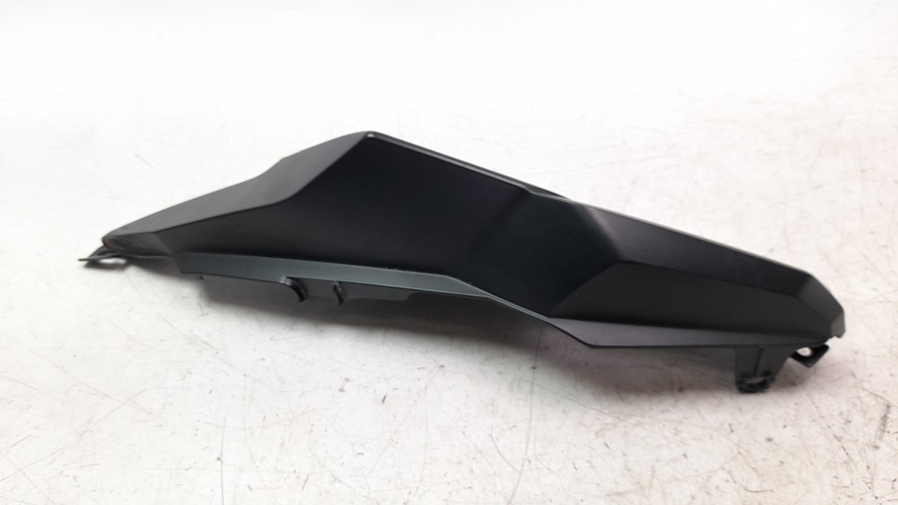 MOLDURA HONDA CB 650R 2018- (77231MKYD500 1276809)