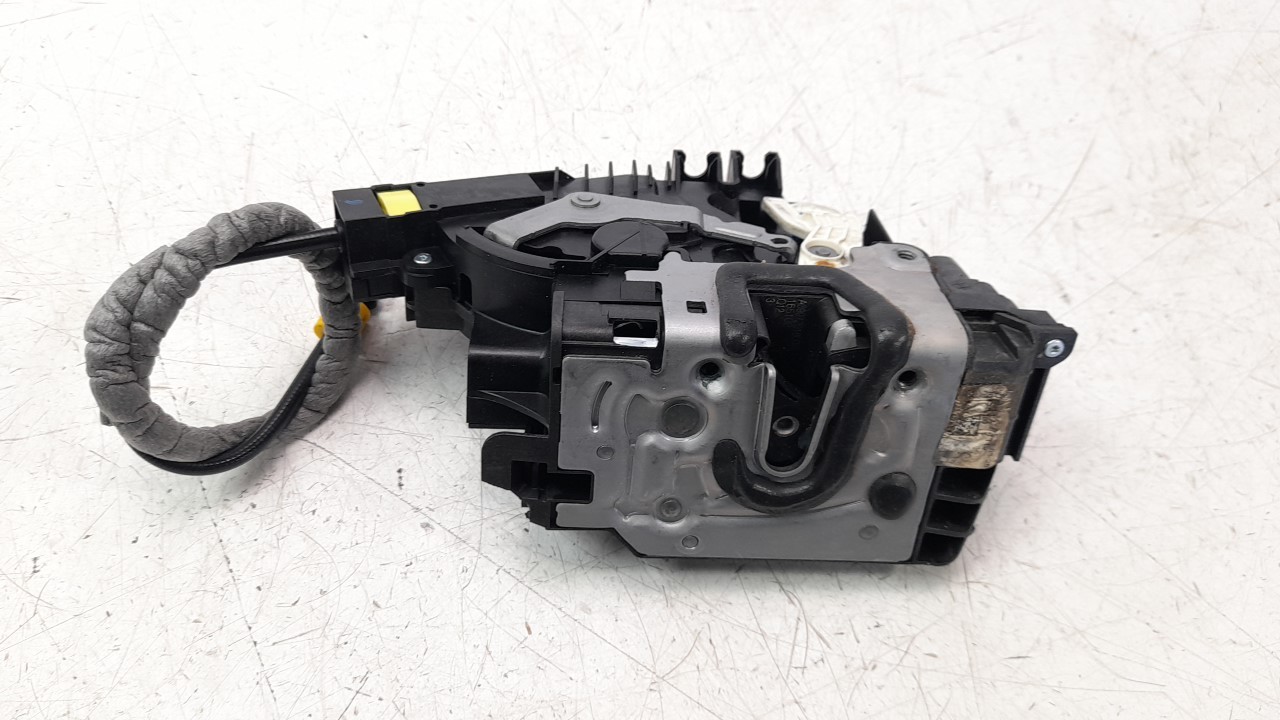 CERRADURA PUERTA DELANTERA DERECHA A0997201800 