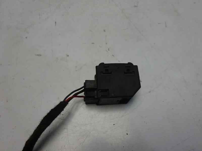 MANDO ELEVALUNAS DELANTERO DERECHO 3B0959855B 