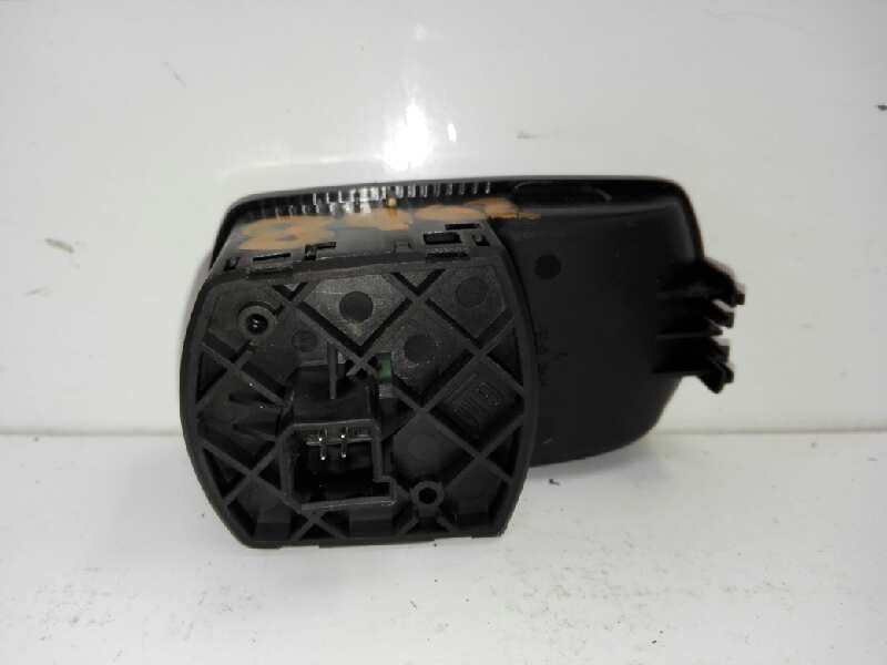 MANDO ELEVALUNAS DELANTERO DERECHO 13420018 