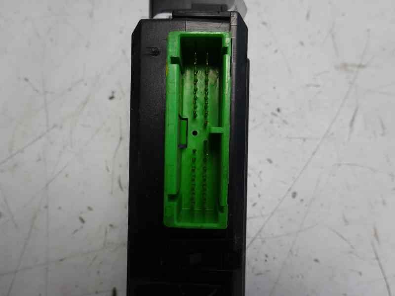 MANDO ELEVALUNAS DELANTERO DERECHO 30746075 