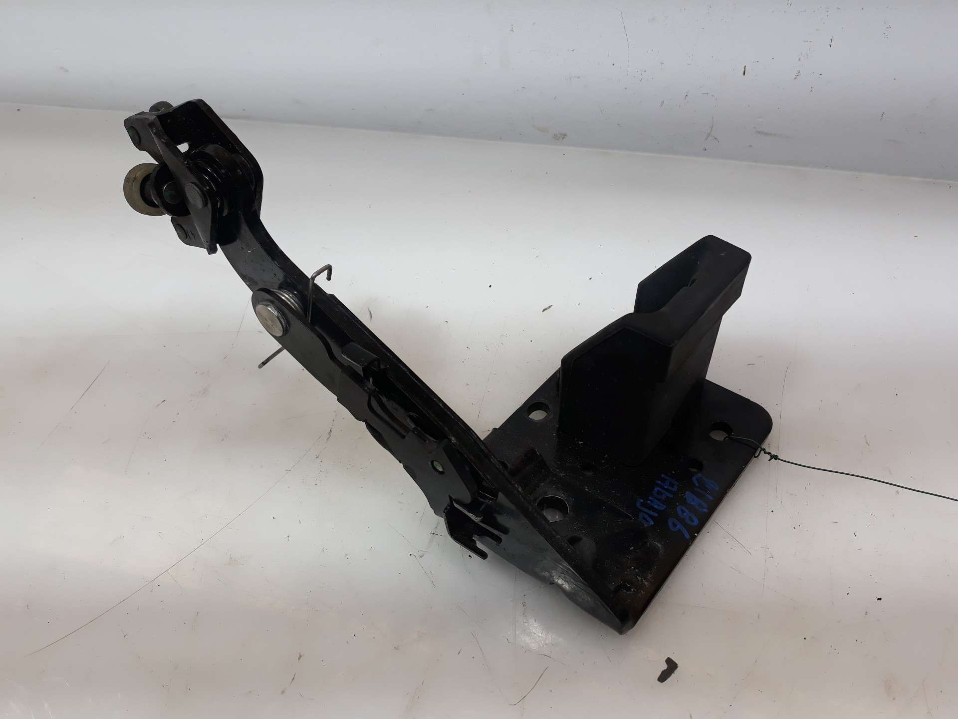 BRAZO INFERIOR PUERTA LATERAL RENAULT MASTER KASTEN 2010- (745963412R 1525146)