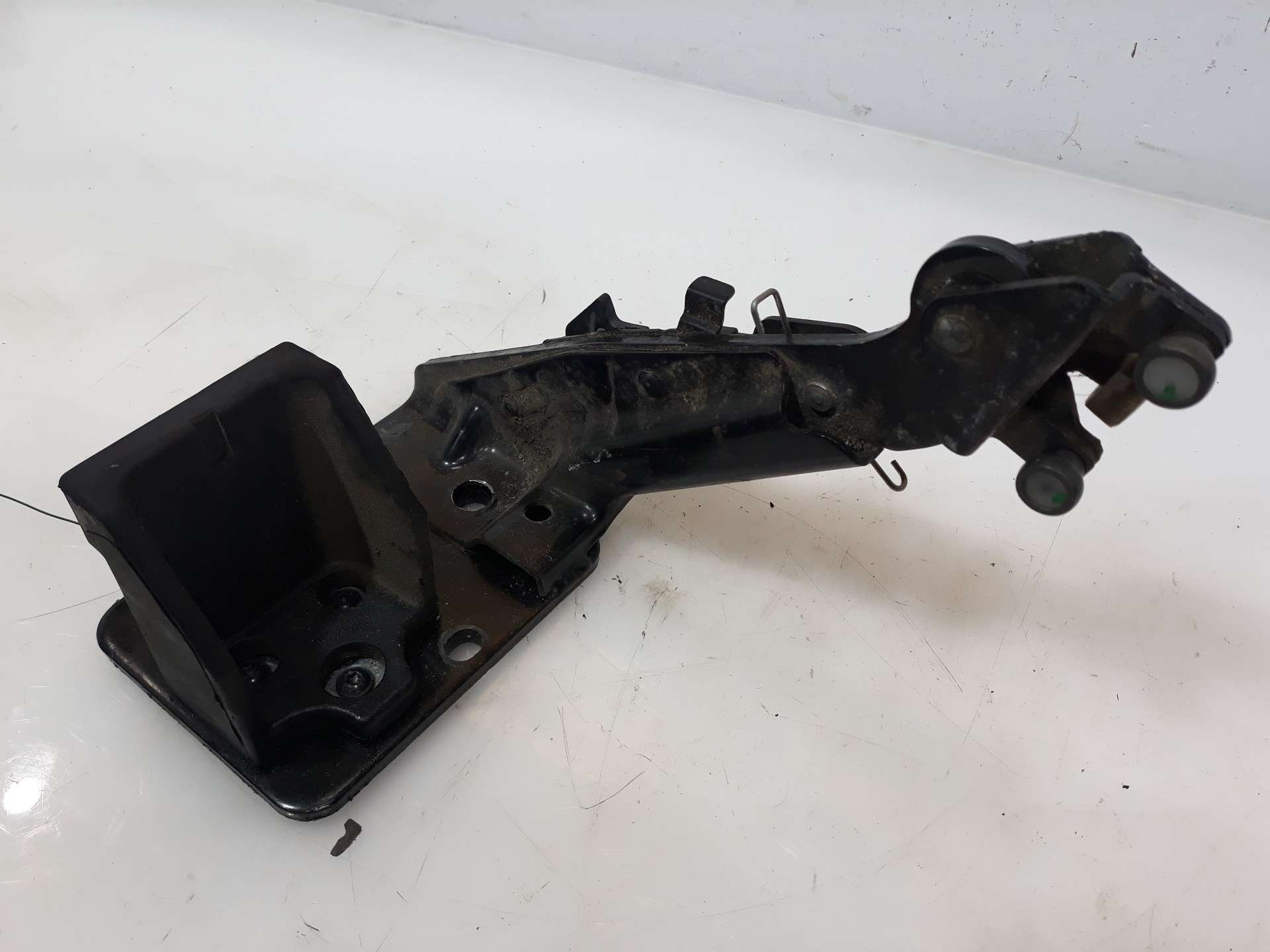 BRAZO INFERIOR PUERTA LATERAL RENAULT MASTER KASTEN 2010- (745963412R 1525146)