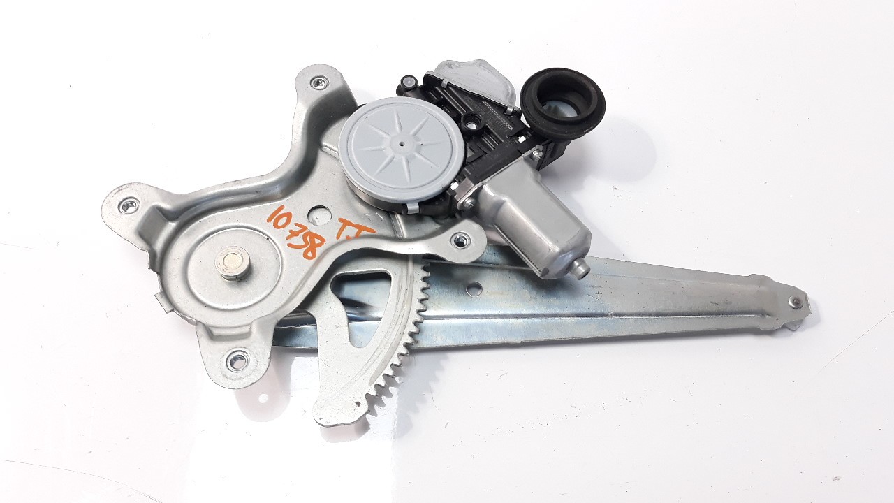 ELEVALUNAS TRASERO IZQUIERDO LEXUS IS 2013- (6980333050 1135533)