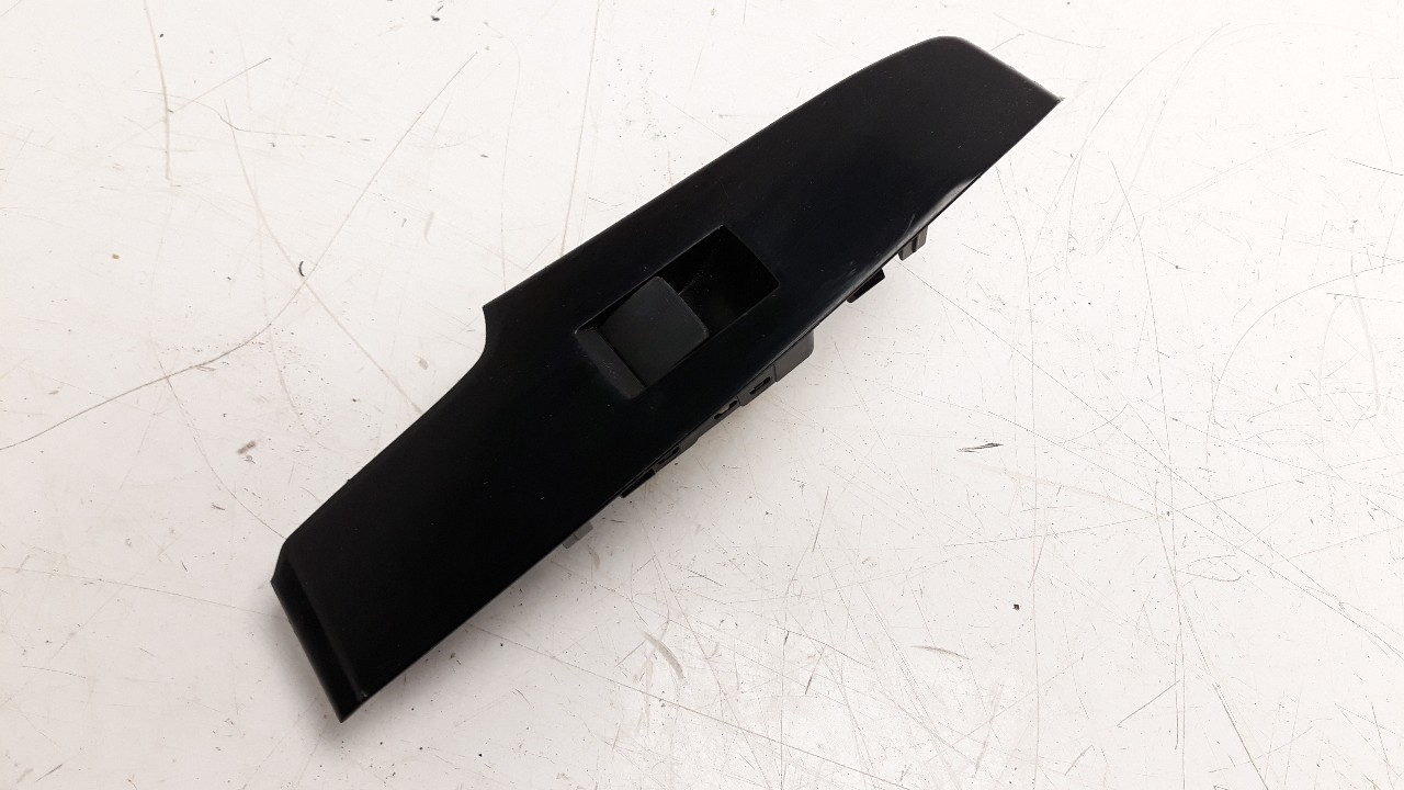 MANDO ELEVALUNAS TRASERO DERECHO 8481030192 