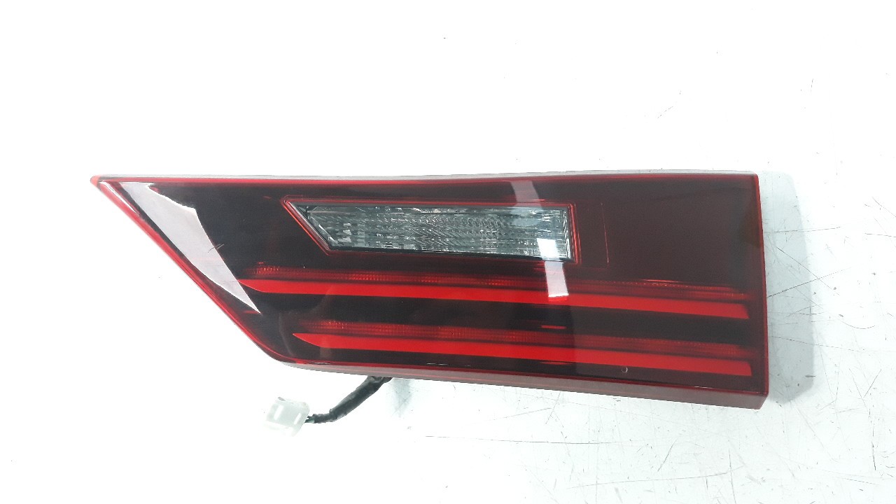 PILOTO TRASERO DERECHO INTERIOR LEXUS IS 2013- (8158153140 1135601)